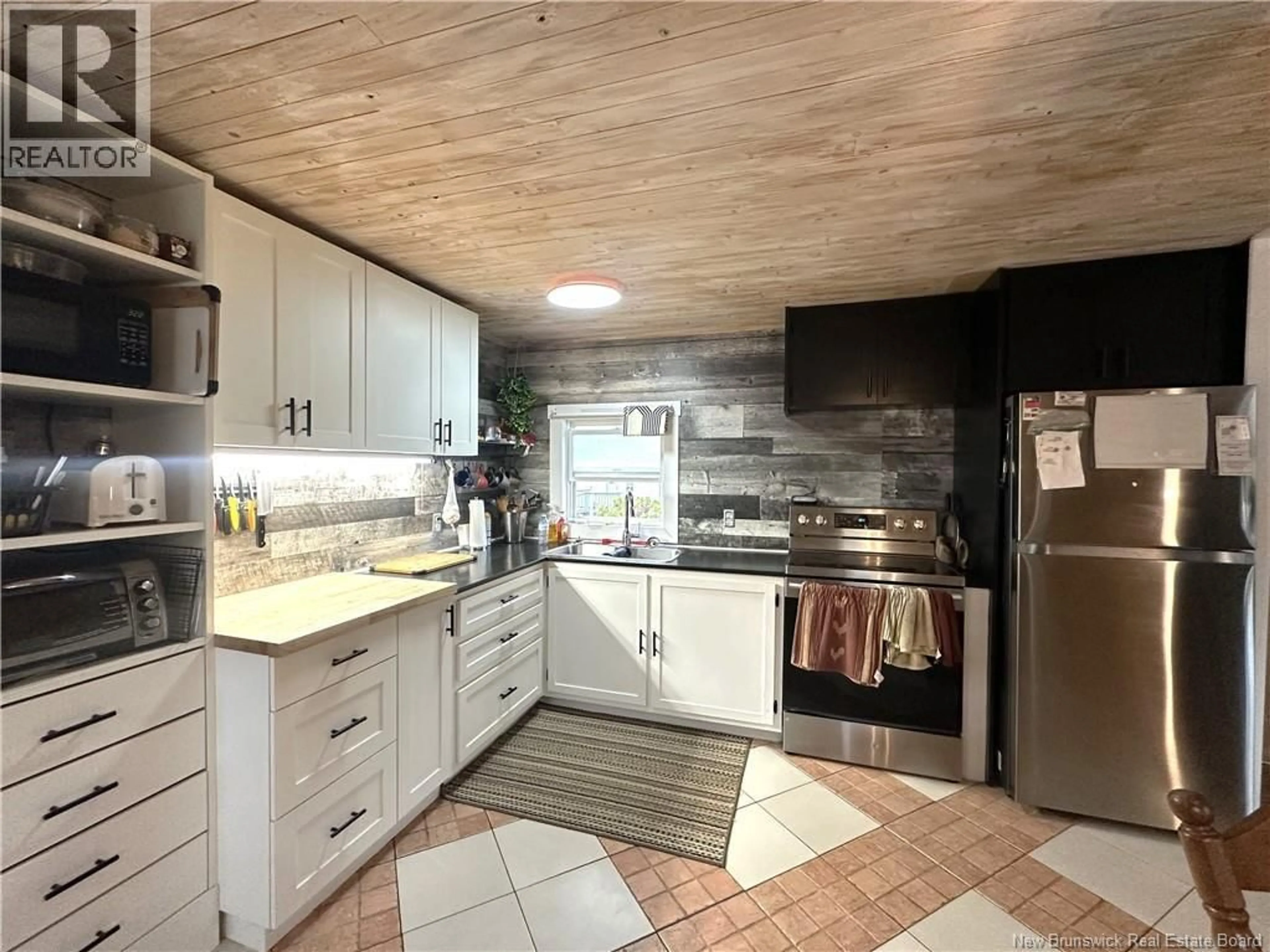 Open concept kitchen, ceramic/tile floor for 22 SIMPSON COURT, St George New Brunswick E5C3N5
