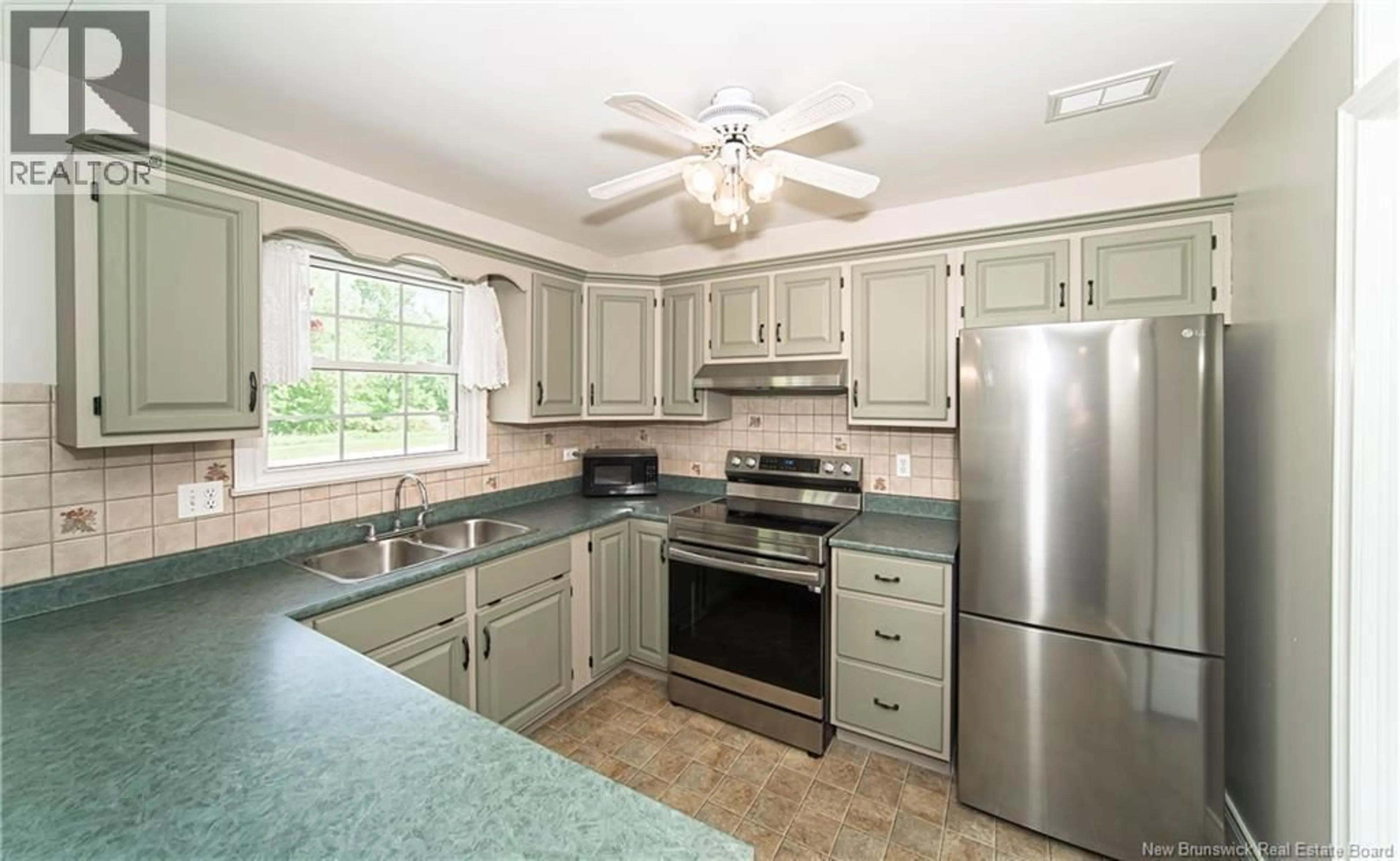 Standard kitchen, ceramic/tile floor for 519 GARDINER STREET, Oromocto New Brunswick E2V1G5