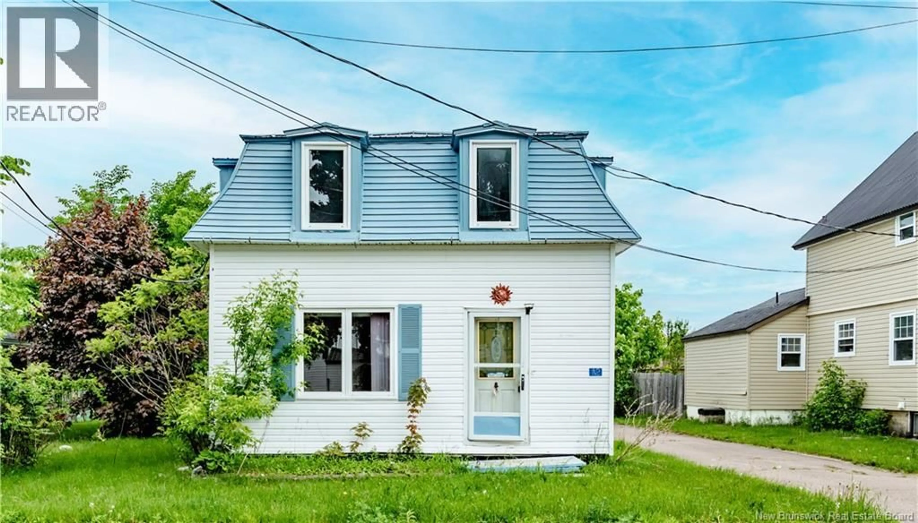 Home with vinyl exterior material, street for 12 COURT STREET, Richibucto New Brunswick E4W3Y2