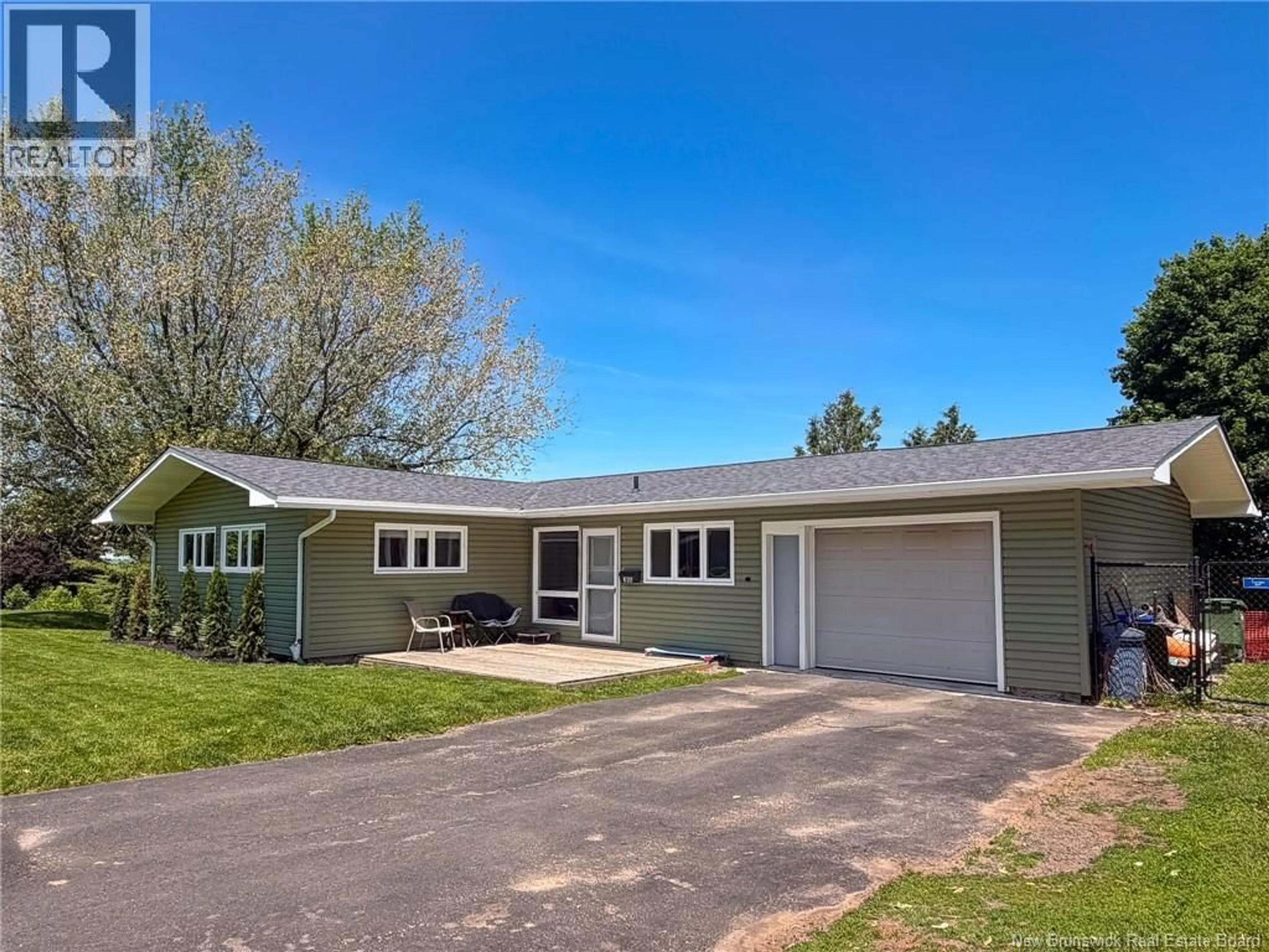 Home with vinyl exterior material, street for 346 GILMOUR STREET, Oromocto New Brunswick E3V1E6