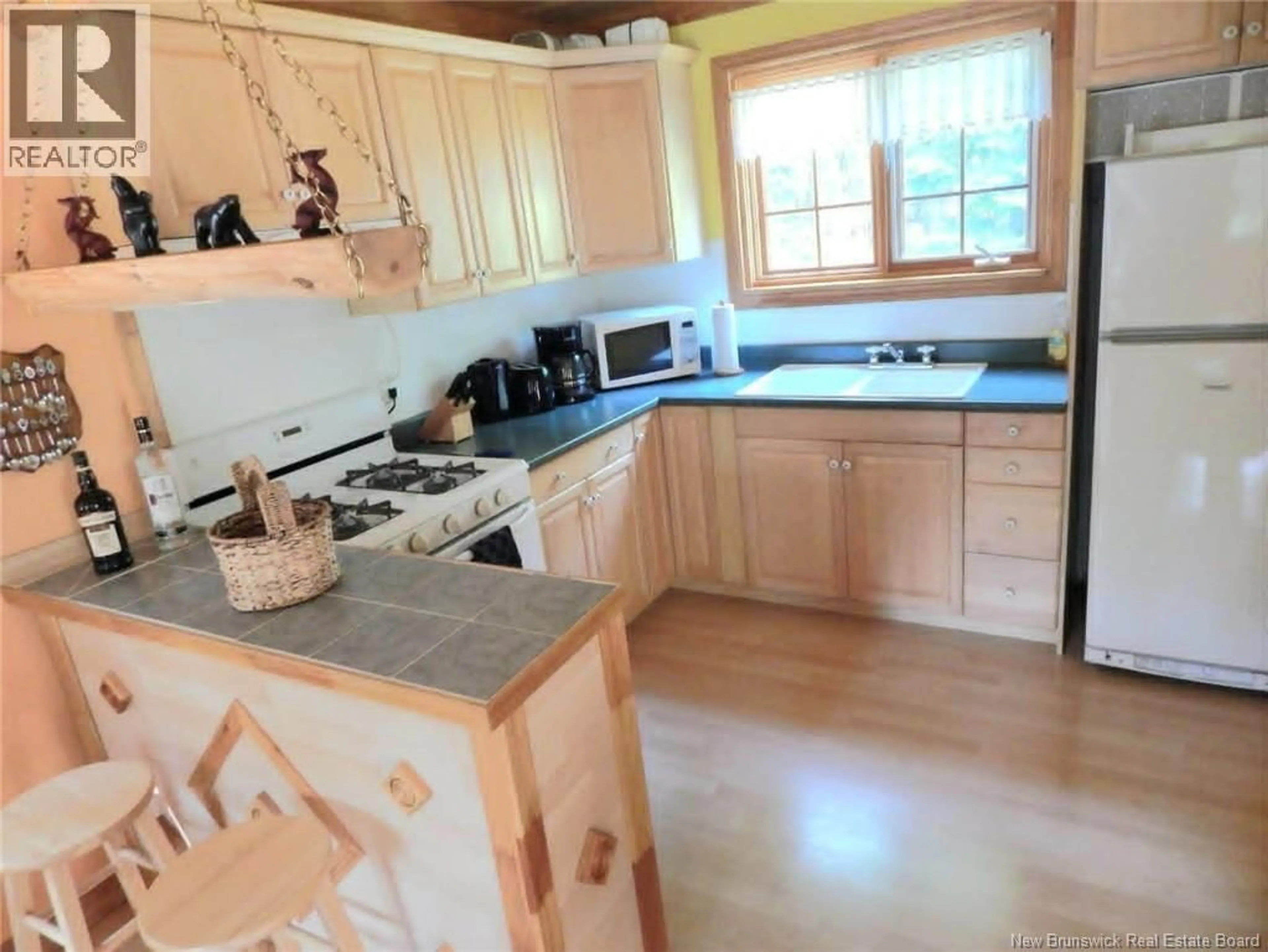Standard kitchen, unknown for 316 GUM ROAD, Bartibog Bridge New Brunswick E1V7H6