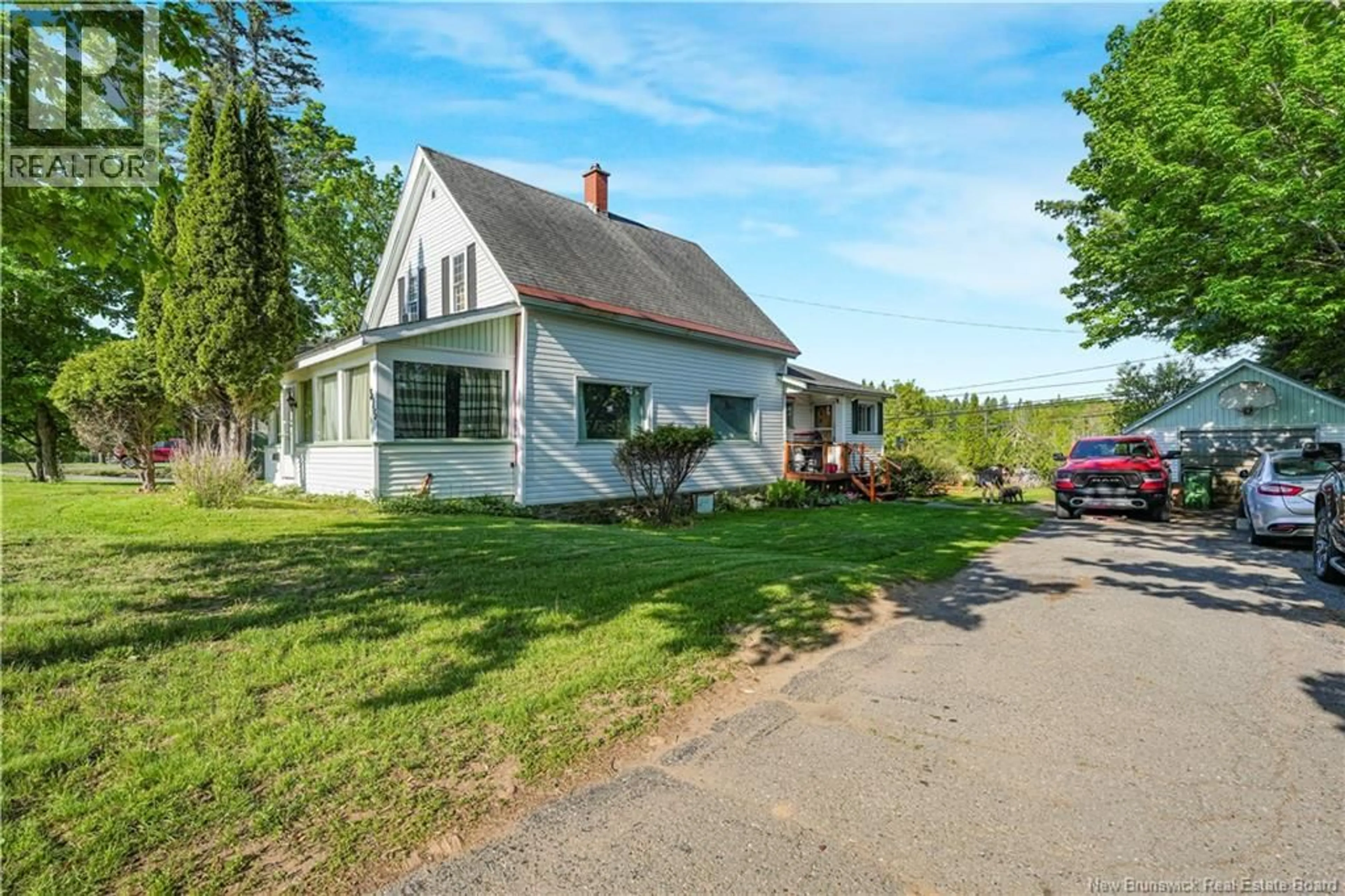 A pic from outside/outdoor area/front of a property/back of a property/a pic from drone, street for 315 CANADA STREET, Fredericton New Brunswick E3A4A3