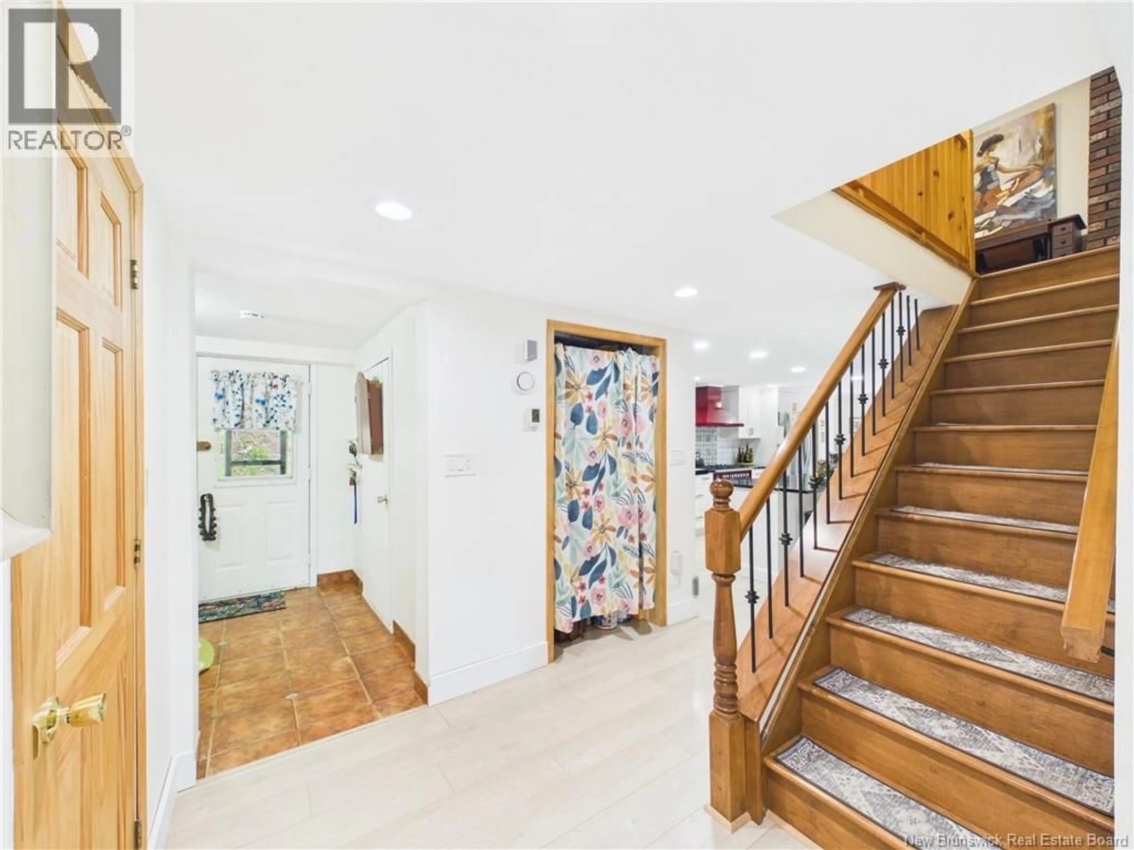 Indoor foyer for 3307 ROUTE 910, Baltimore New Brunswick E4H1V2