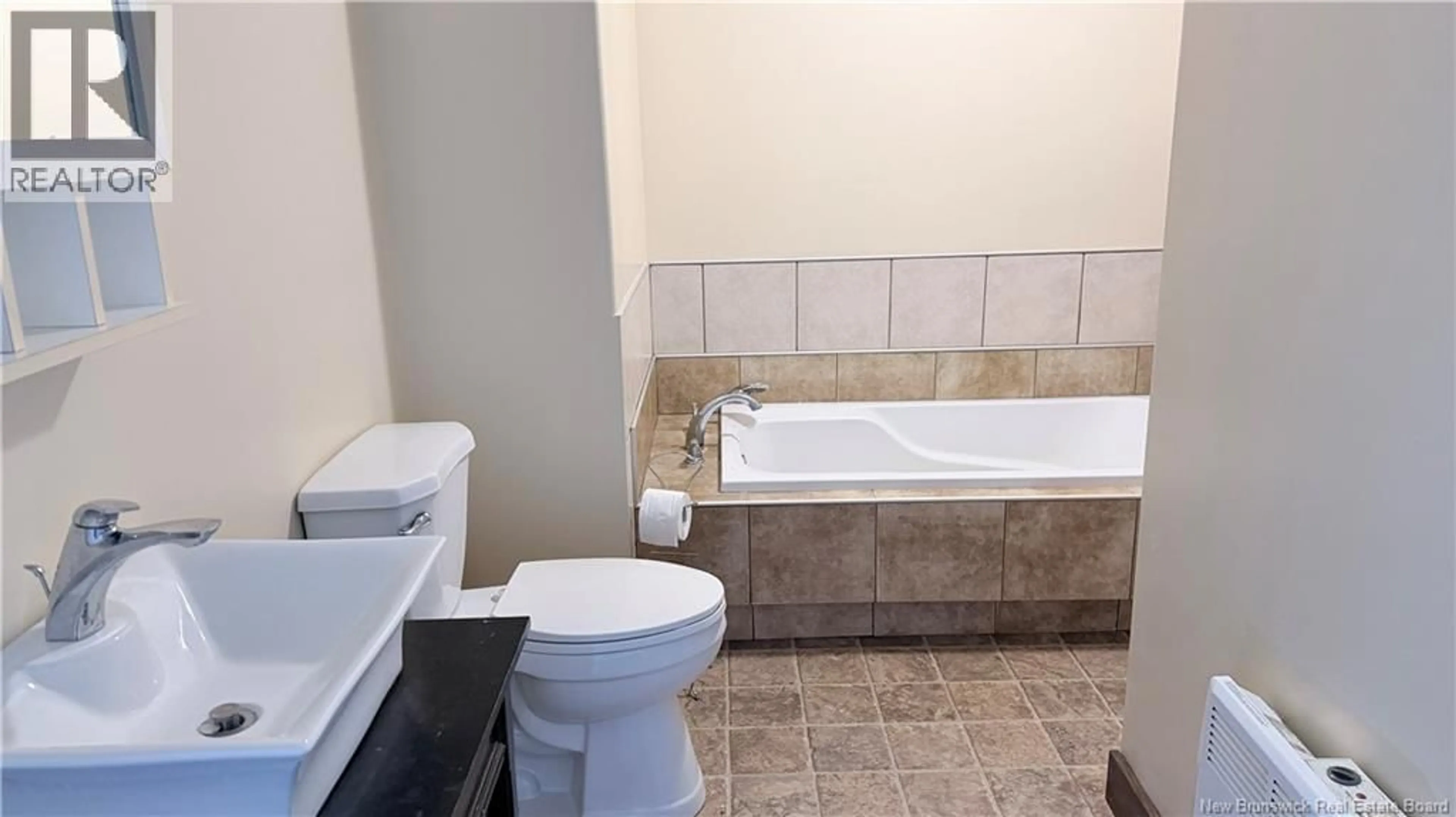 Standard bathroom, ceramic/tile floor for 145 PRINCIPALE STREET, Sainte-Anne-De-Madawaska New Brunswick E7E1B1