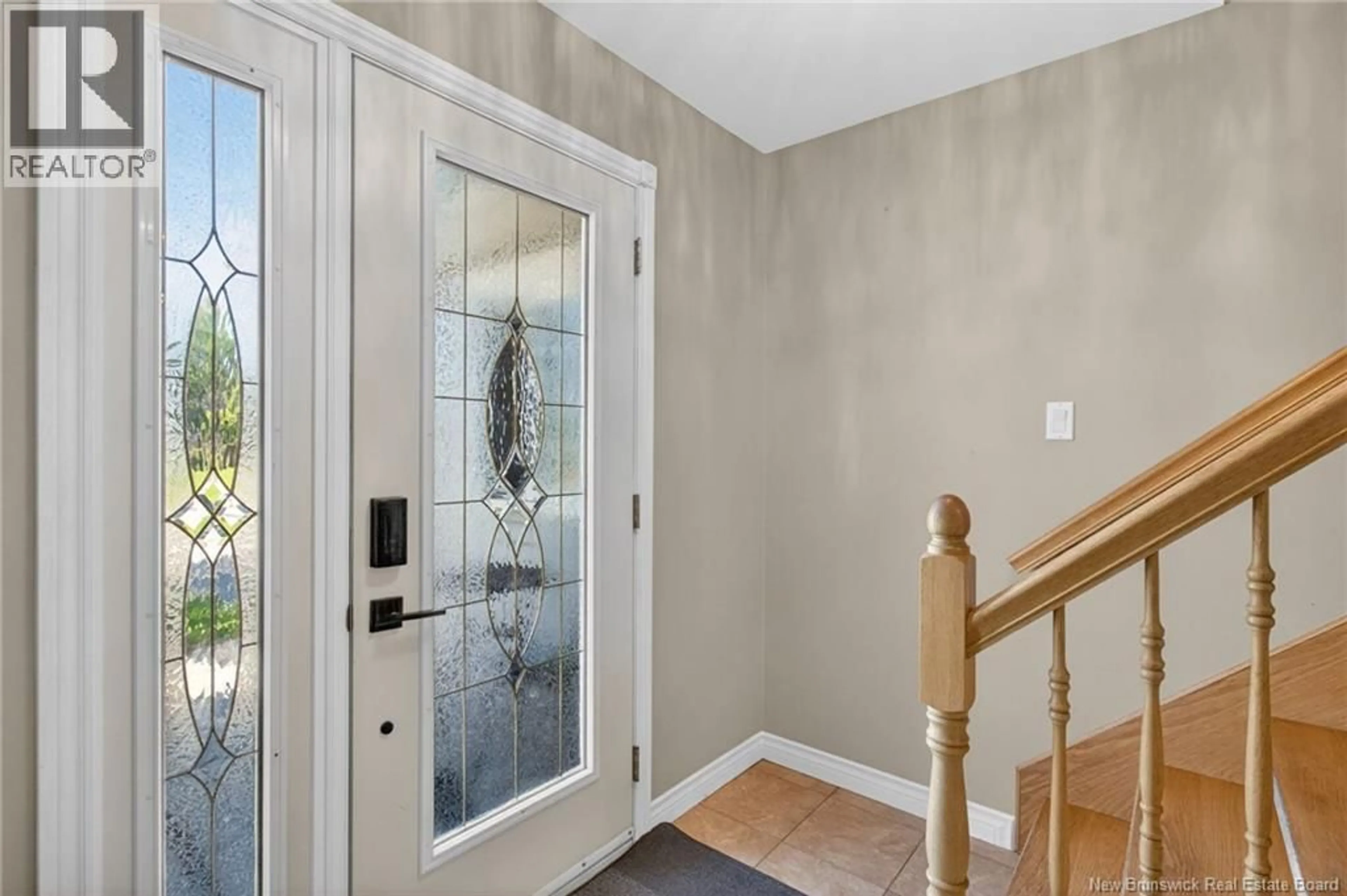 Indoor entryway for 73 TEAKWOOD WAY, Moncton New Brunswick E1G1T3