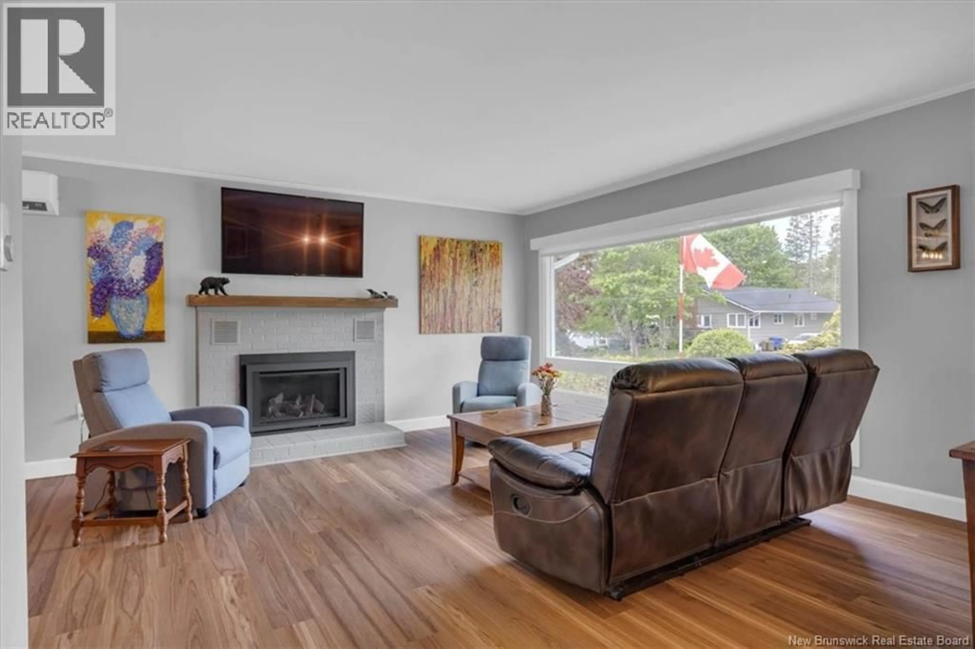 Living room with furniture, wood/laminate floor for 111 CHARLES STREET, Saint Andrews New Brunswick E5B2J4