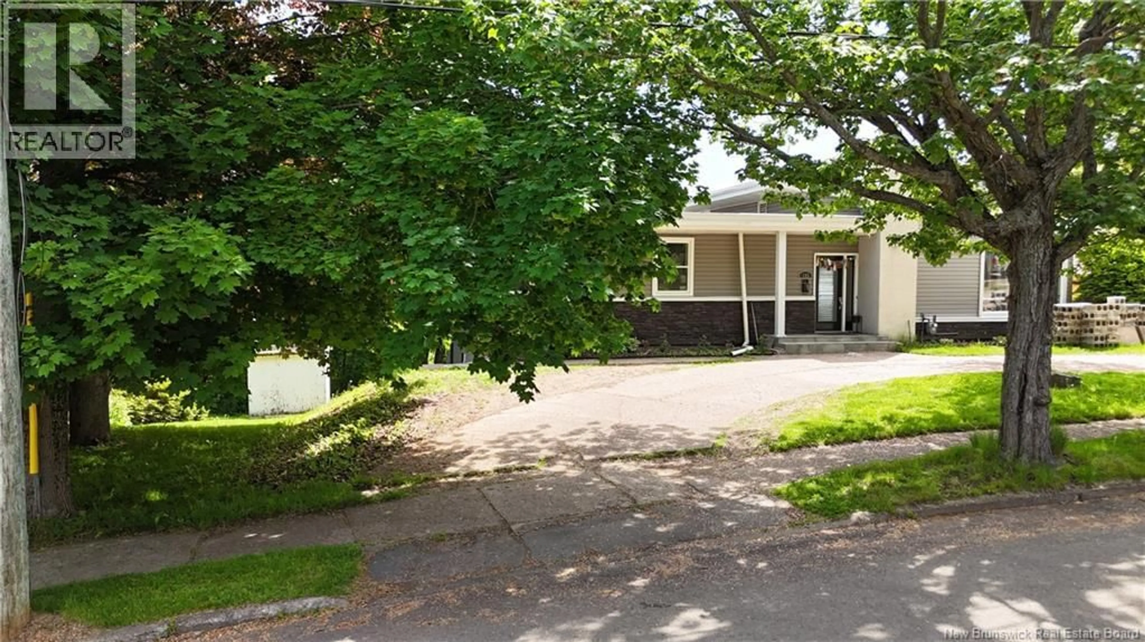 A pic from outside/outdoor area/front of a property/back of a property/a pic from drone, street for 185 BROMLEY AVENUE, Moncton New Brunswick E1C5V5