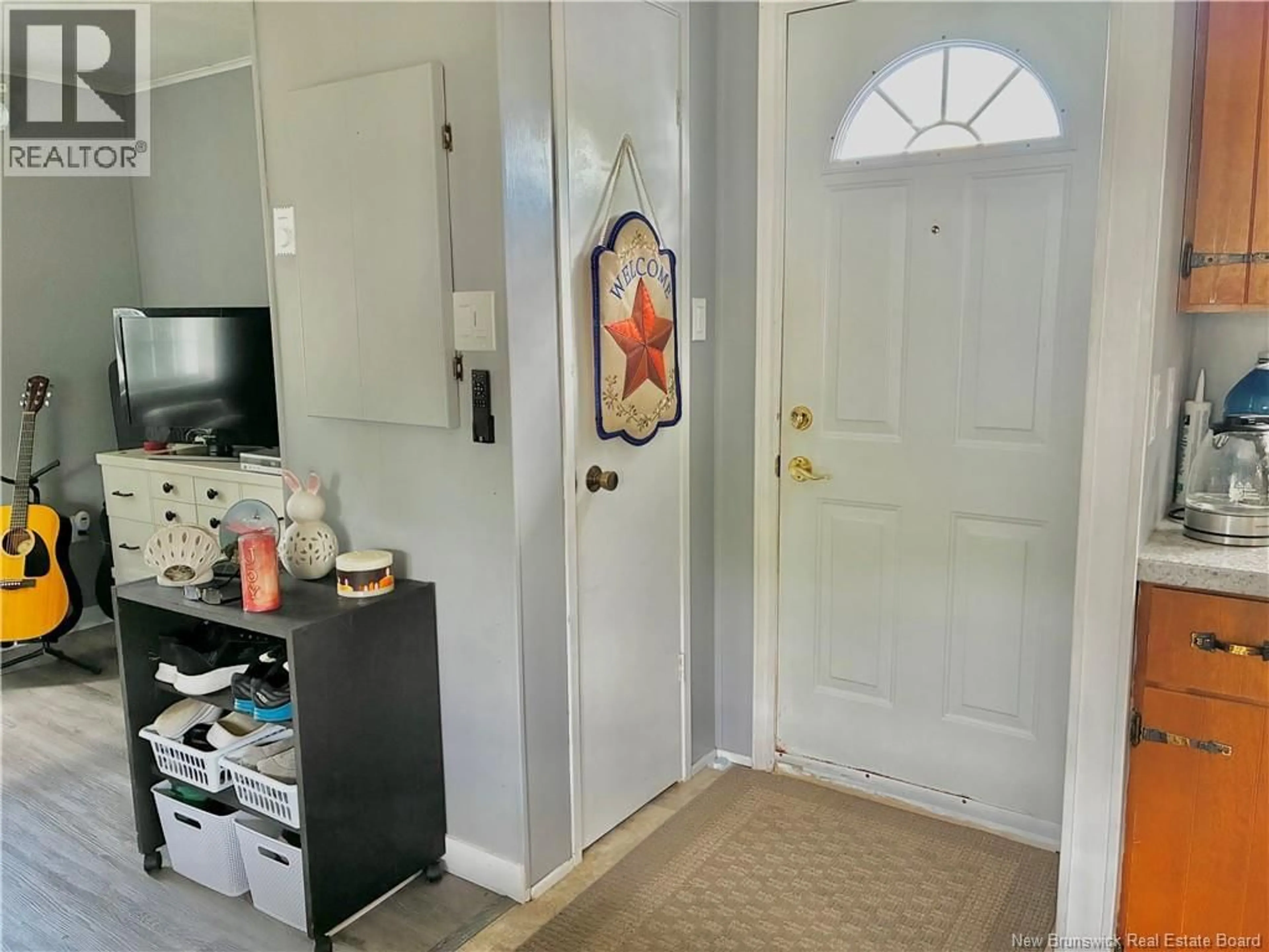 Indoor entryway for 52 DUPUIS AVENUE, Lakeville New Brunswick E1H1E2