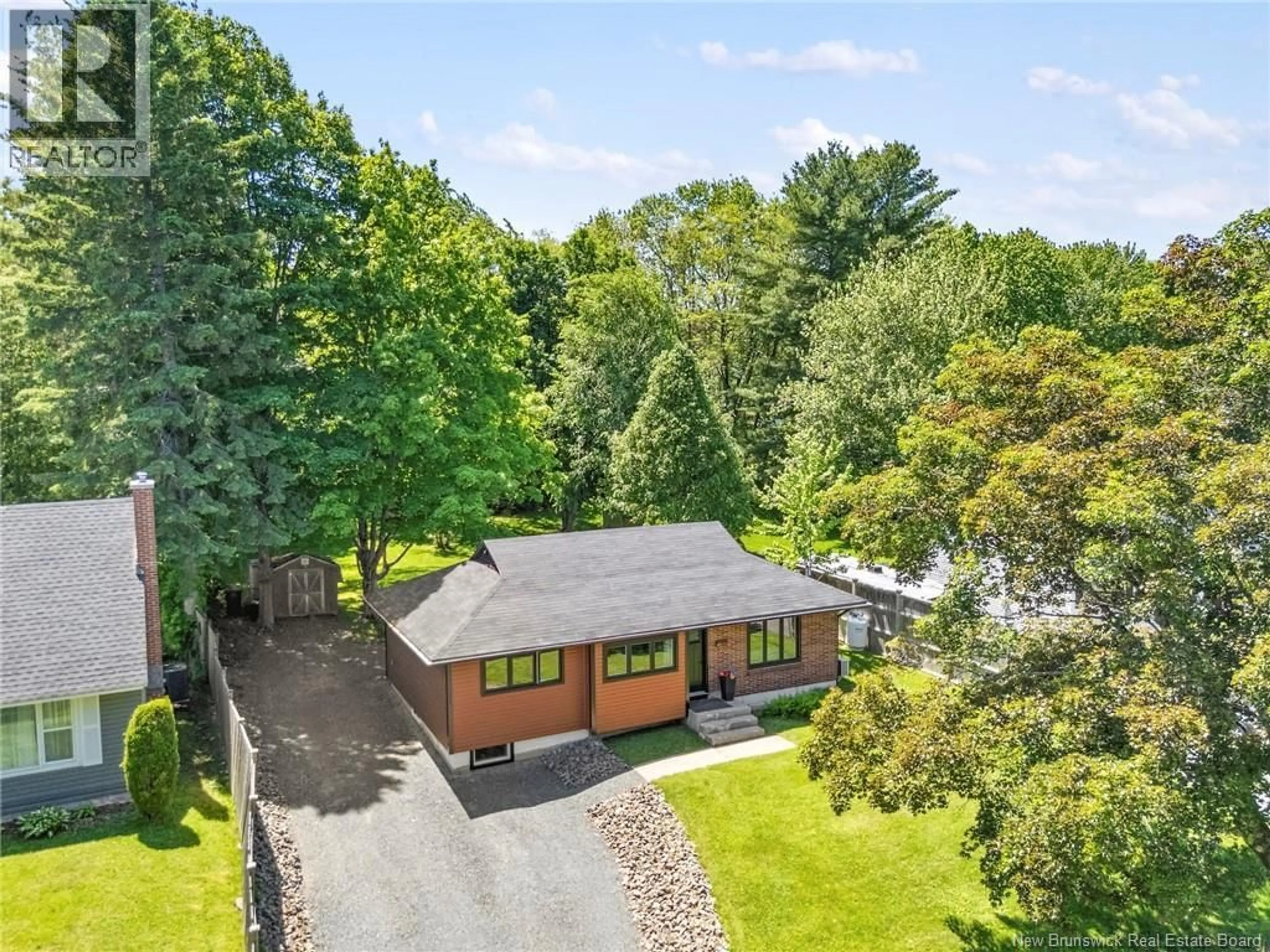 A pic from outside/outdoor area/front of a property/back of a property/a pic from drone, street for 180 EDINBURGH STREET, Fredericton New Brunswick E3B2C9