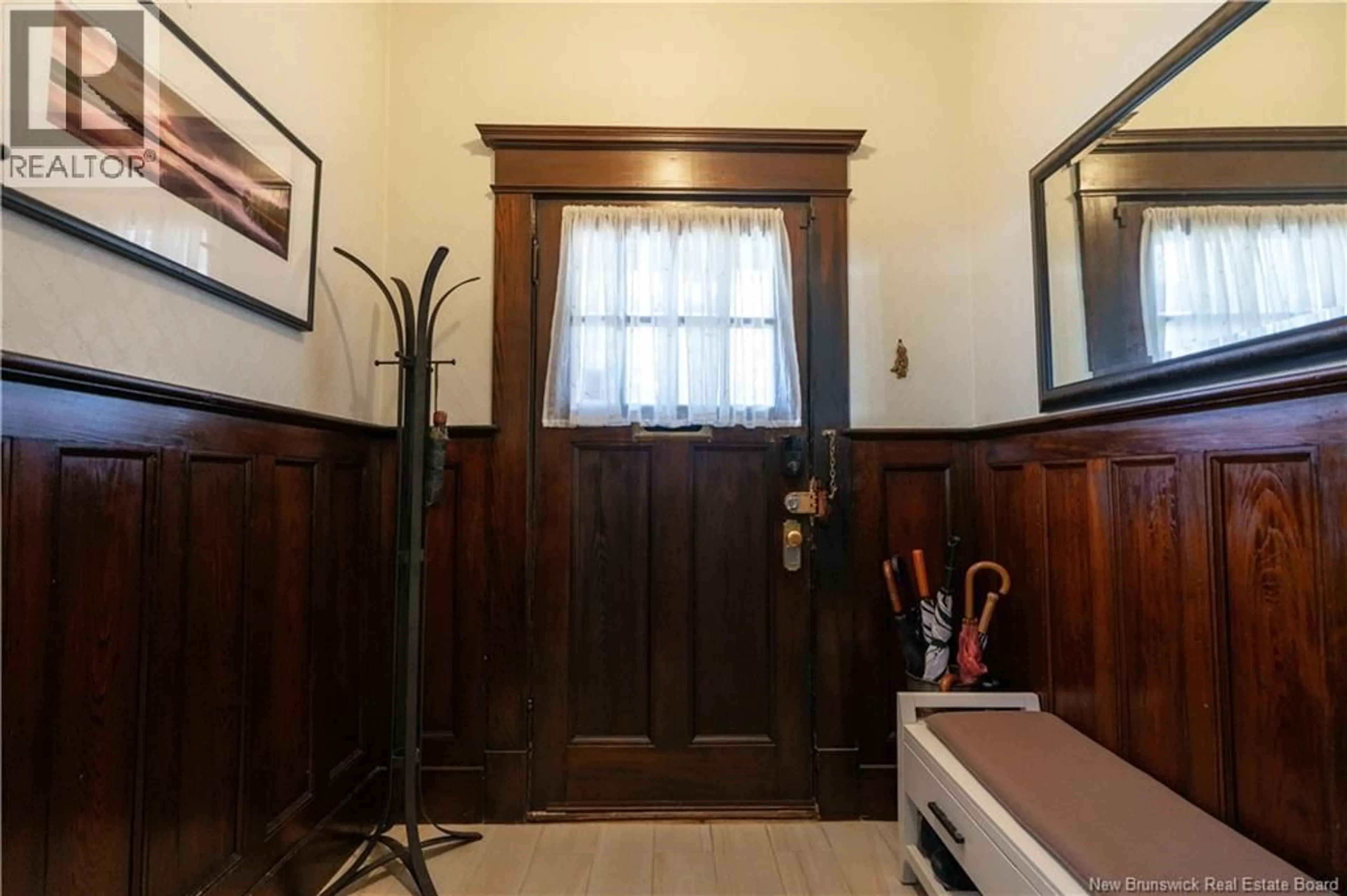 Indoor foyer for 105 CARMARTHEN STREET, Saint John New Brunswick E2L2N7