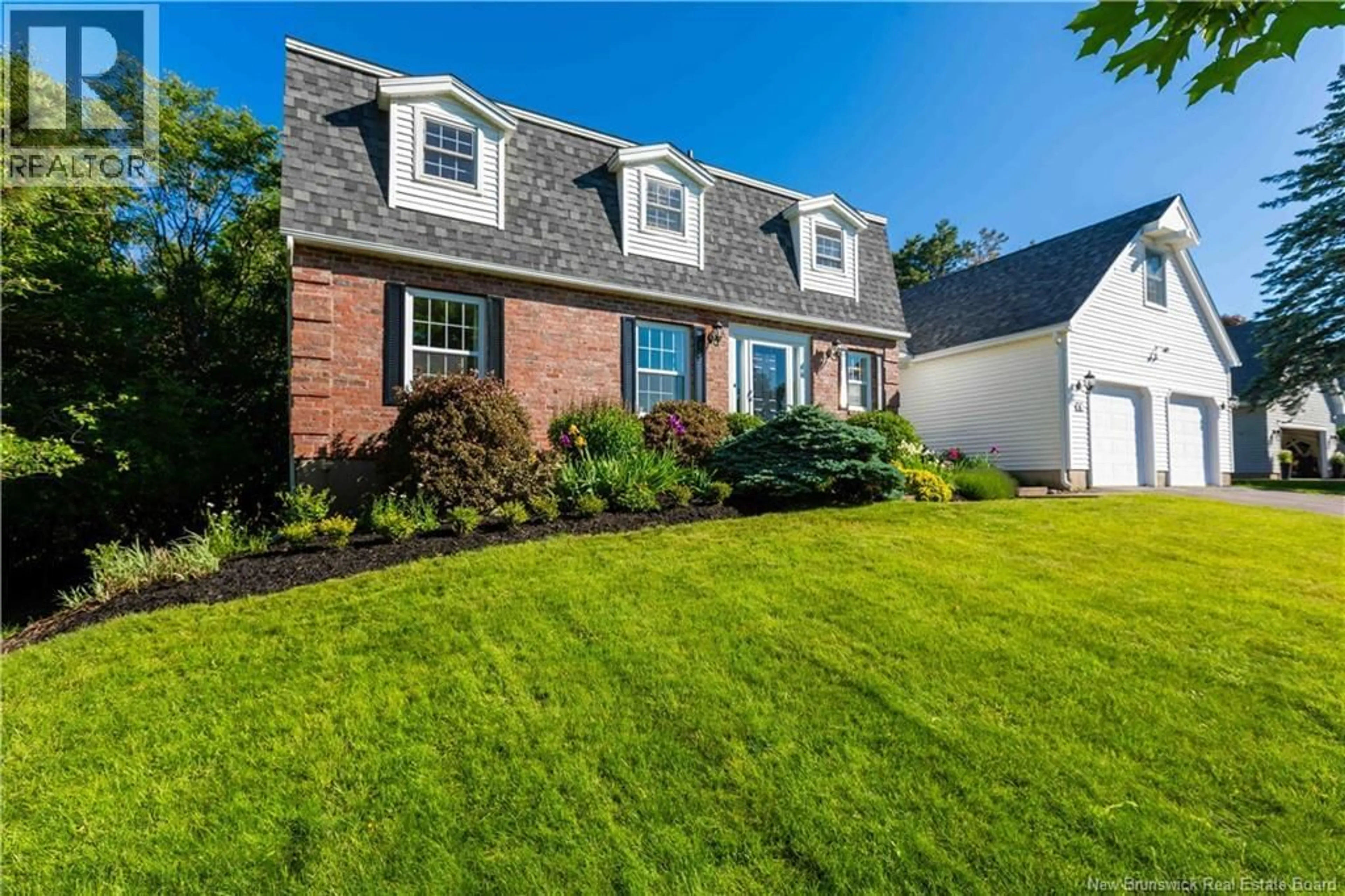 Home with vinyl exterior material, street for 15 PARK LAWN COURT, Saint John New Brunswick E2K4P2