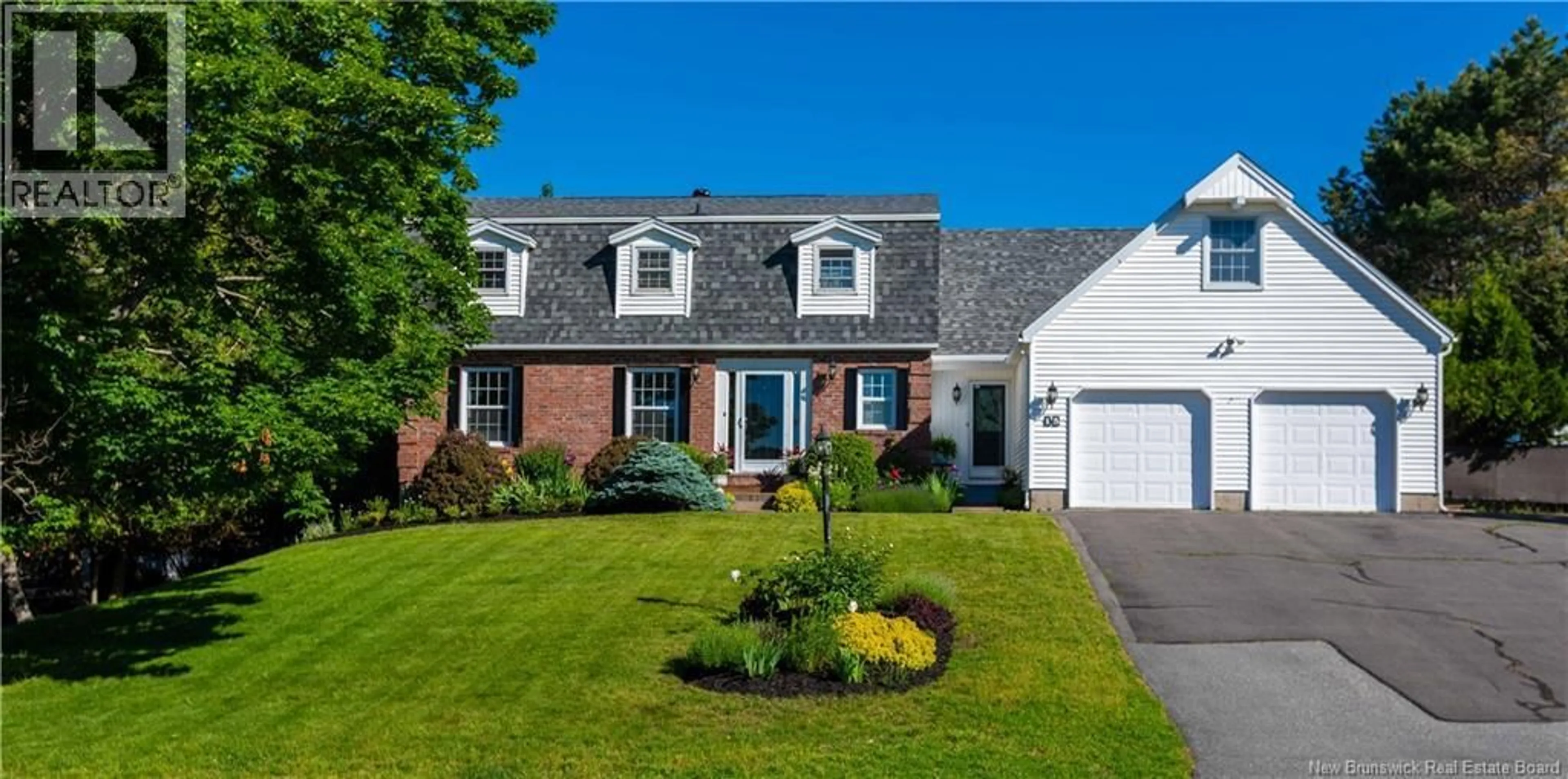 Home with vinyl exterior material, street for 15 PARK LAWN COURT, Saint John New Brunswick E2K4P2