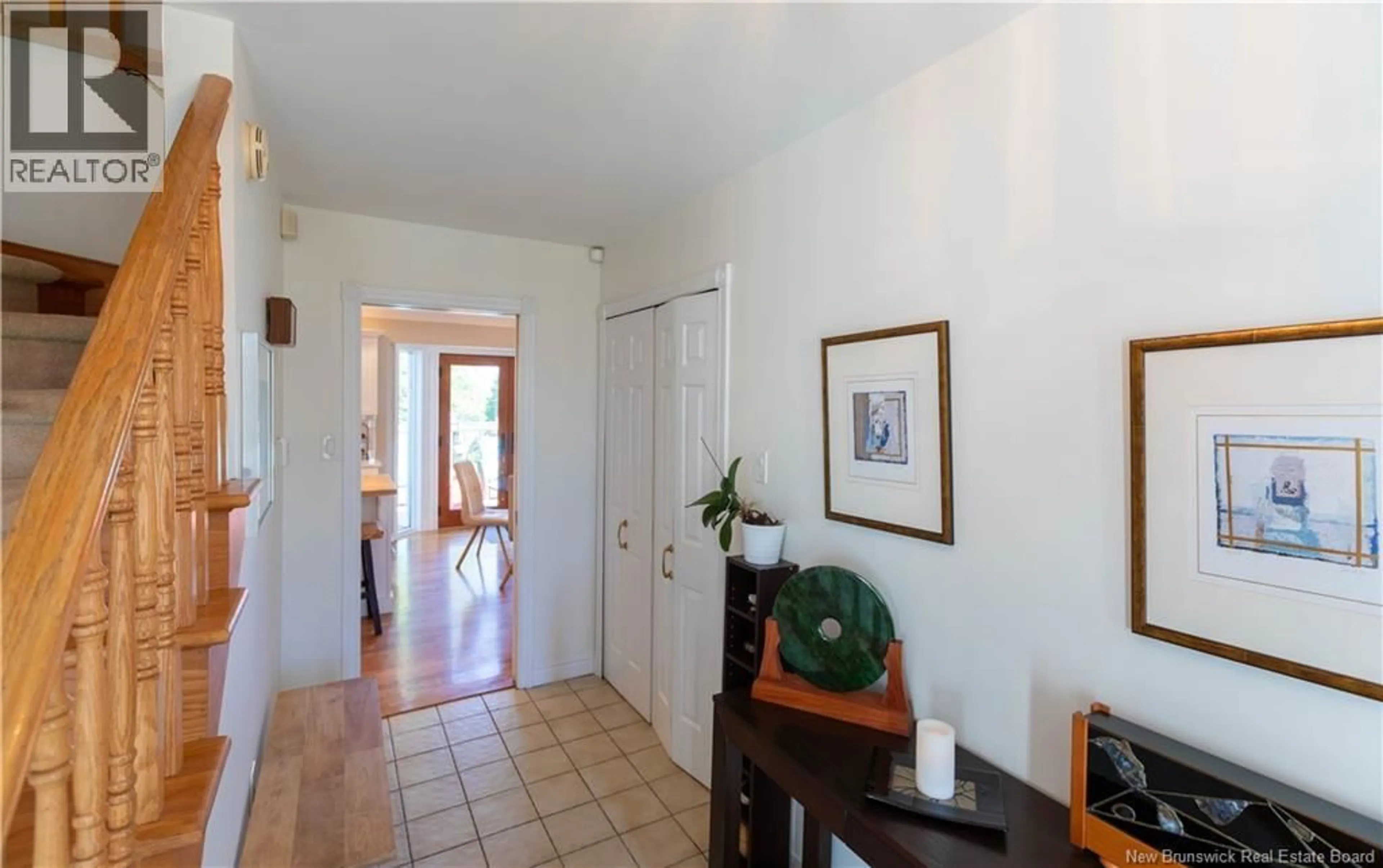 Indoor entryway for 15 PARK LAWN COURT, Saint John New Brunswick E2K4P2