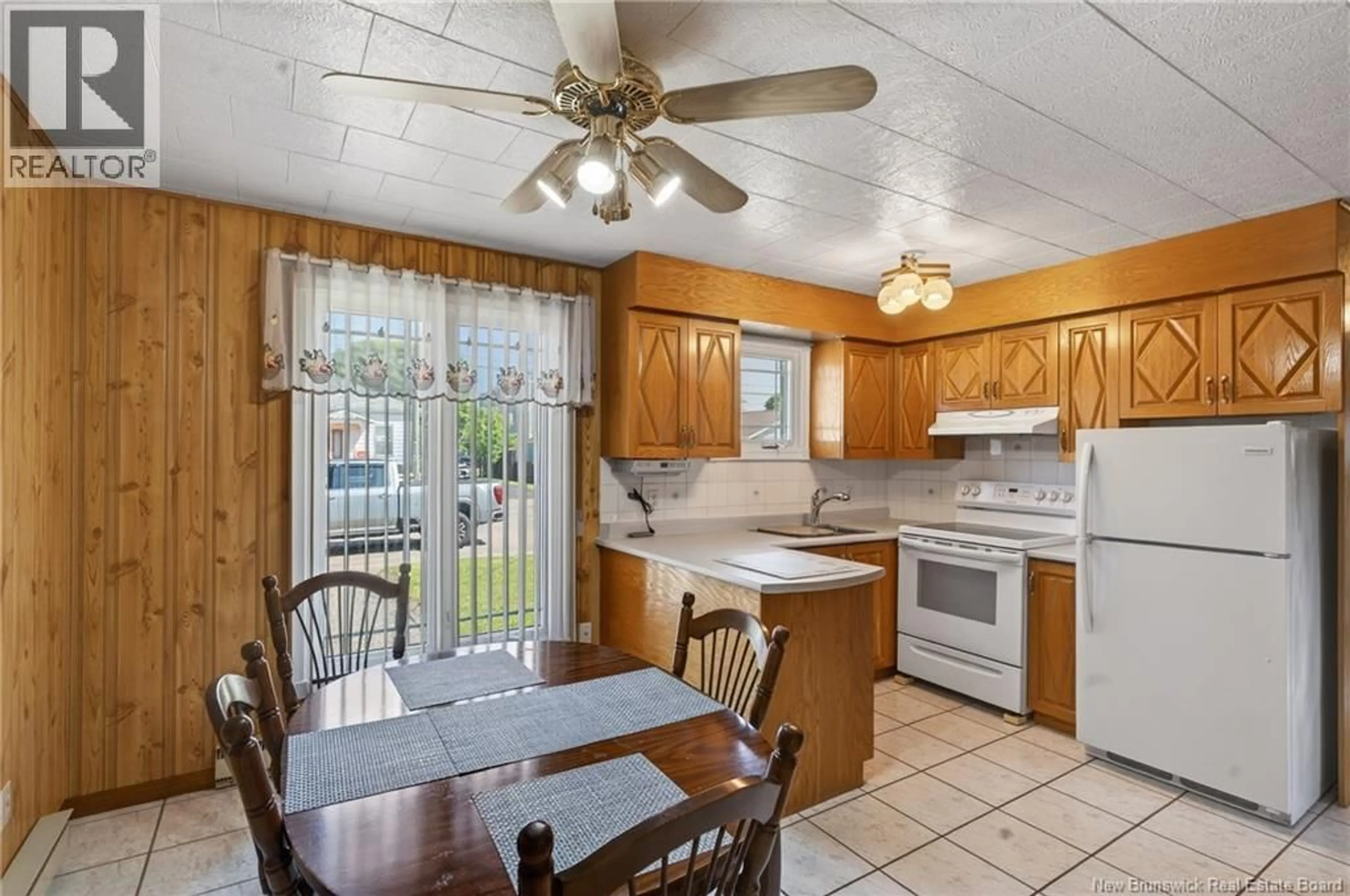 Standard kitchen, ceramic/tile floor for 104 VICTORIA STREET, Campbellton New Brunswick E3N1J8