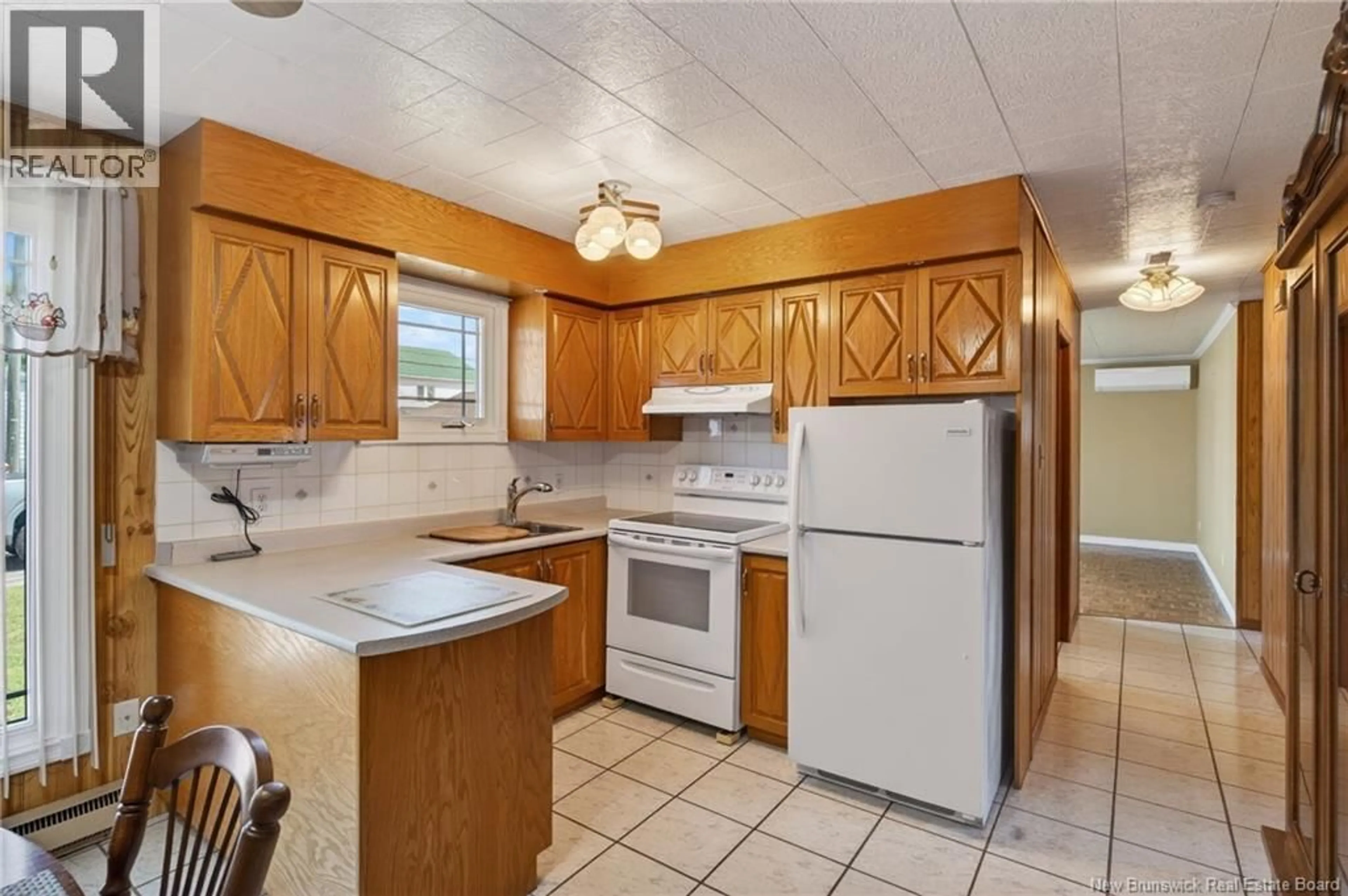 Standard kitchen, ceramic/tile floor for 104 VICTORIA STREET, Campbellton New Brunswick E3N1J8