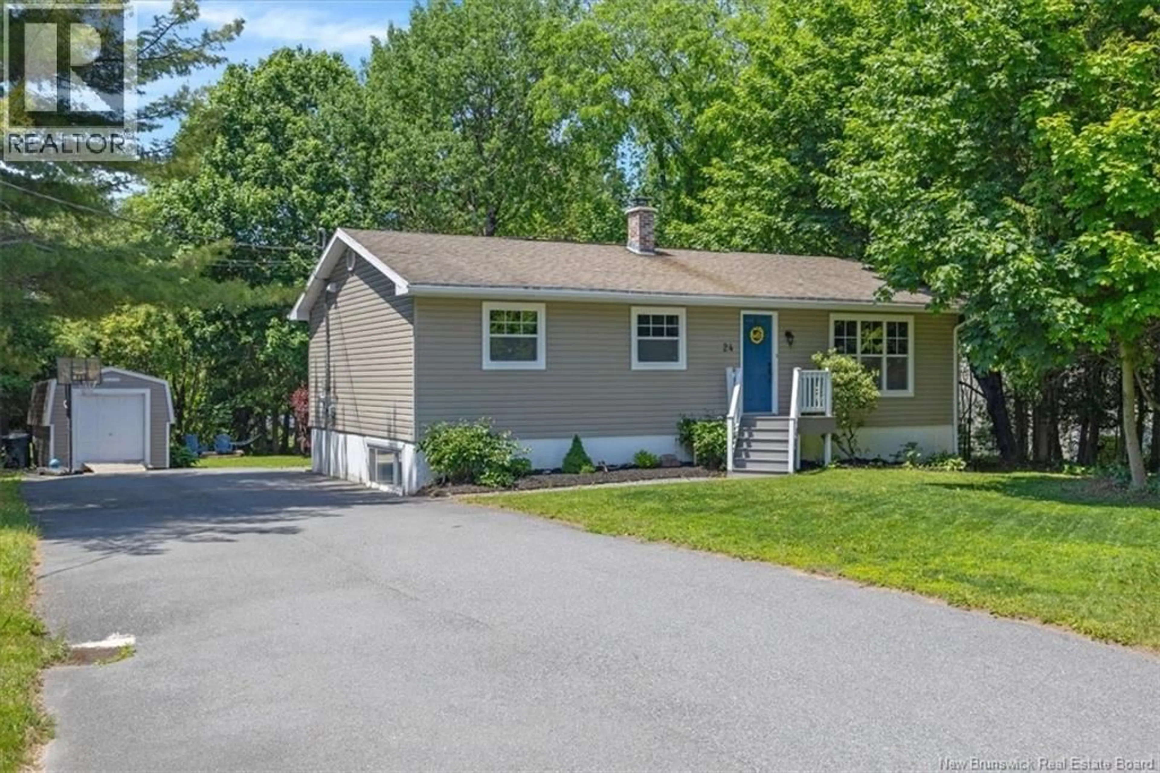 Home with vinyl exterior material, street for 24 DUNVEGAN COURT, Hampton New Brunswick E5N3A8