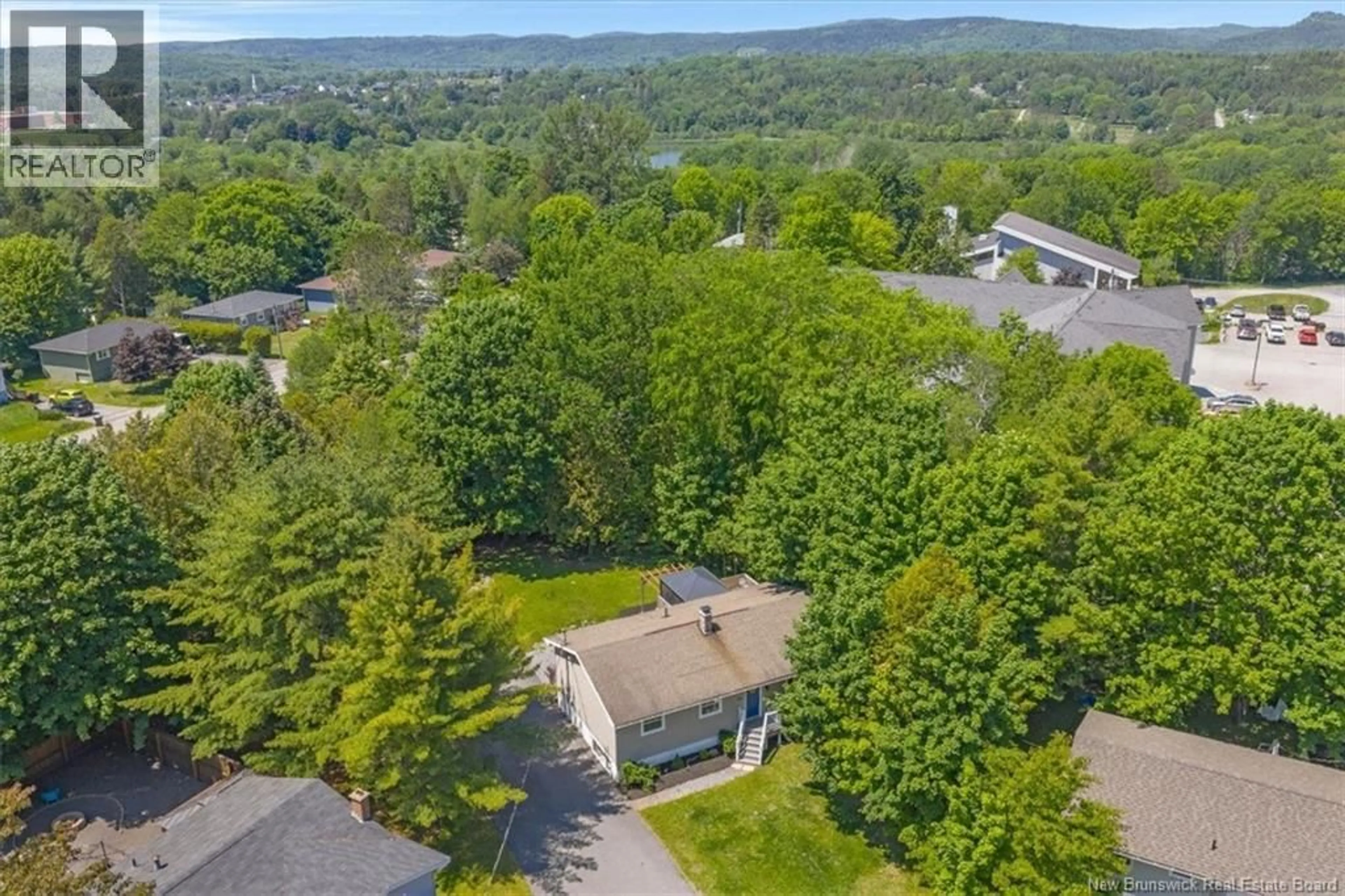 A pic from outside/outdoor area/front of a property/back of a property/a pic from drone, unknown for 24 DUNVEGAN COURT, Hampton New Brunswick E5N3A8