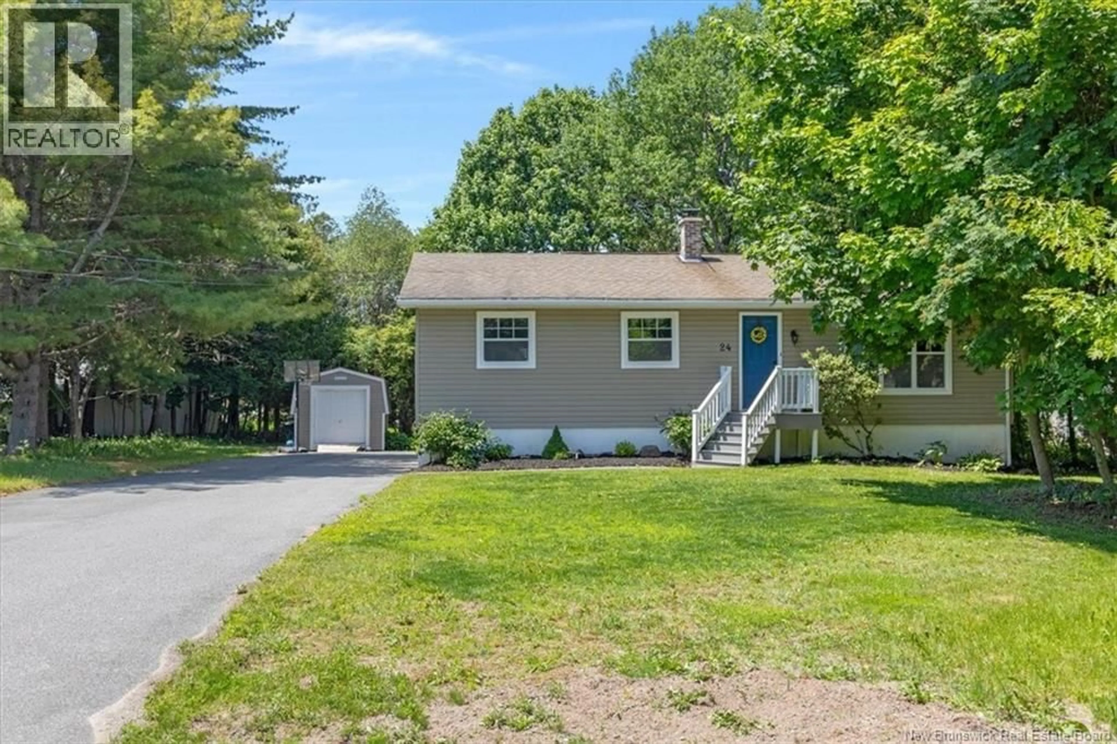 Home with vinyl exterior material, street for 24 DUNVEGAN COURT, Hampton New Brunswick E5N3A8