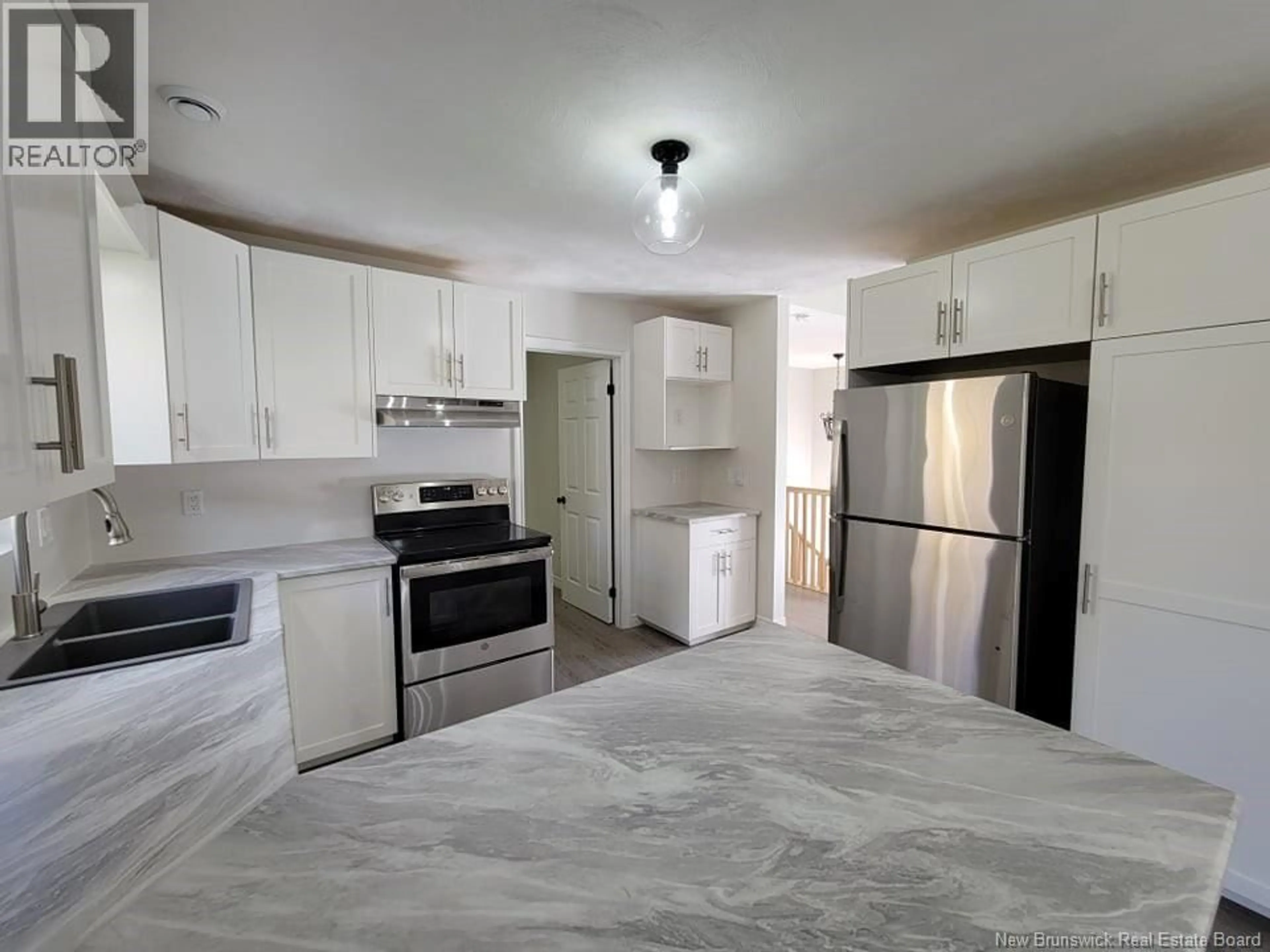 Standard kitchen, ceramic/tile floor for 29 THADDEE STREET, Dieppe New Brunswick E1A6V4