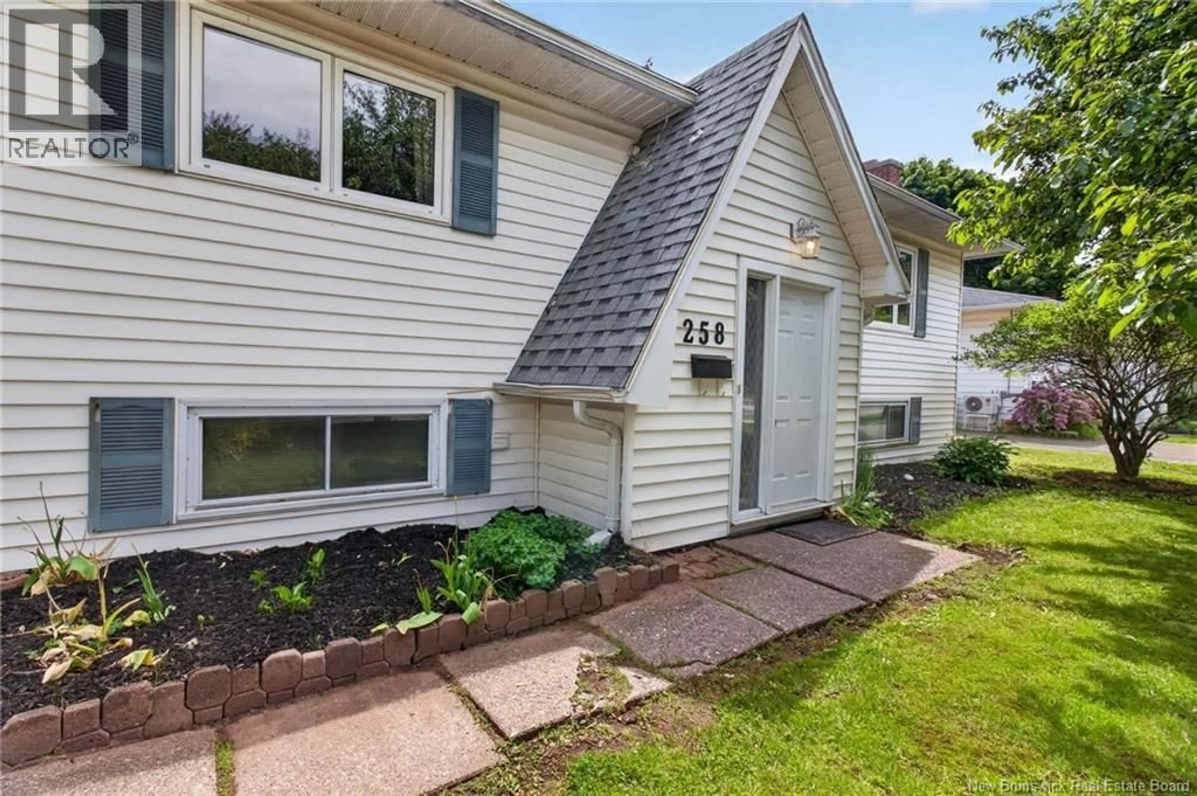Home with vinyl exterior material, street for 258 BUCKINGHAM AVENUE, Moncton New Brunswick E1B2N8