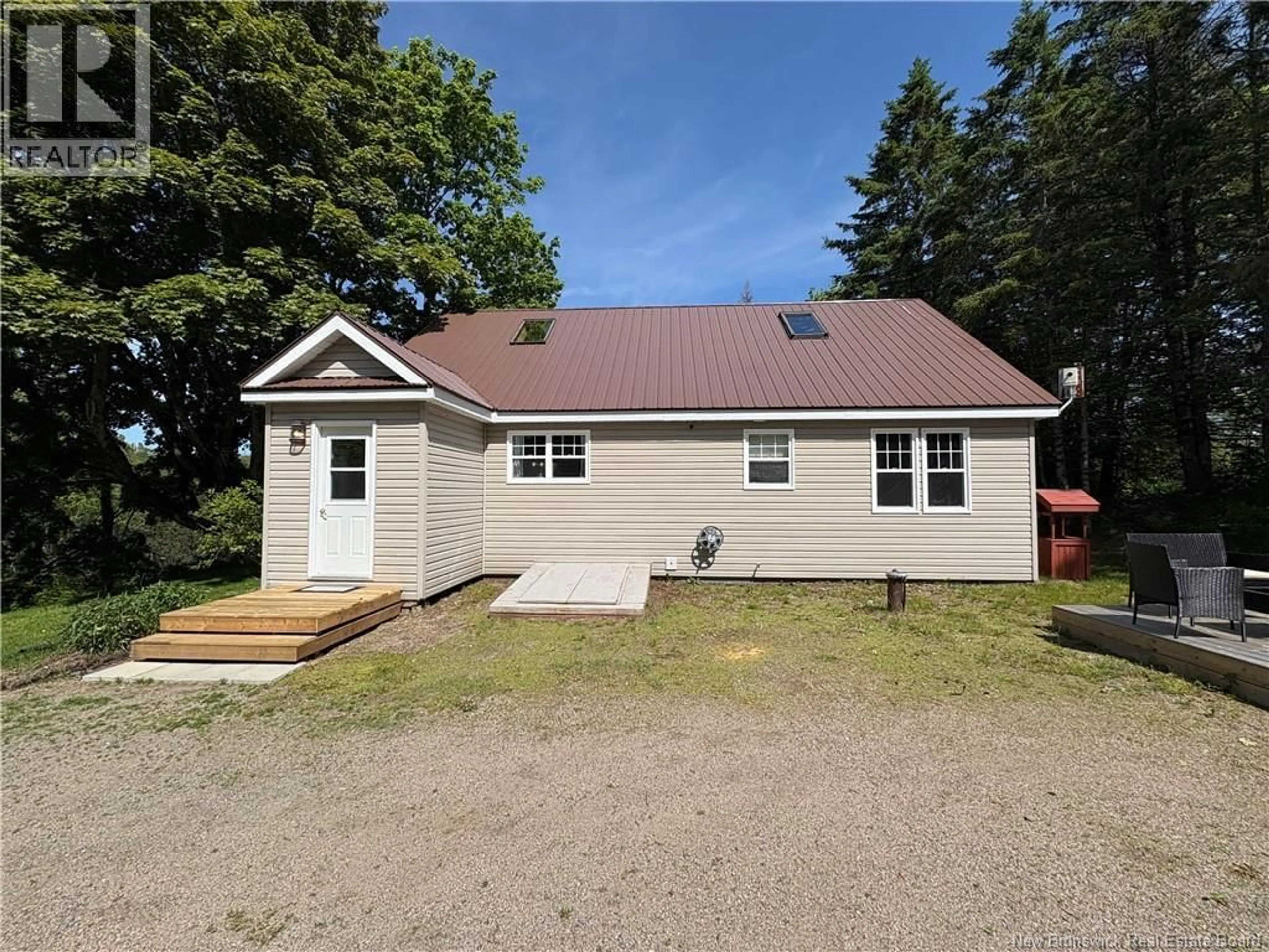 Home with vinyl exterior material, building for 5746 ROUTE 127, Bocabec New Brunswick E5B3J7