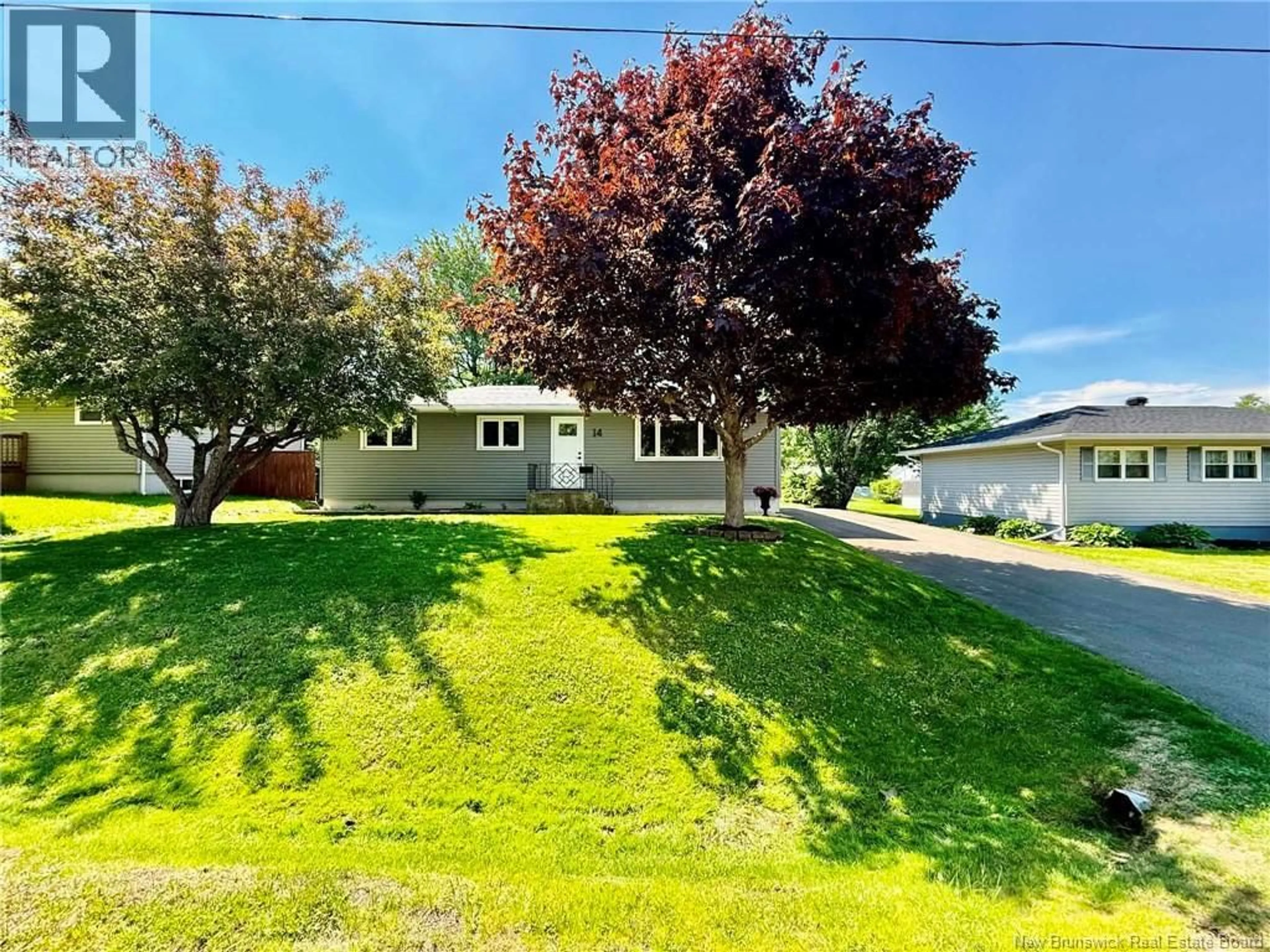 A pic from outside/outdoor area/front of a property/back of a property/a pic from drone, street for 14 BRUNSWICK, Riverview New Brunswick E1B2Y4