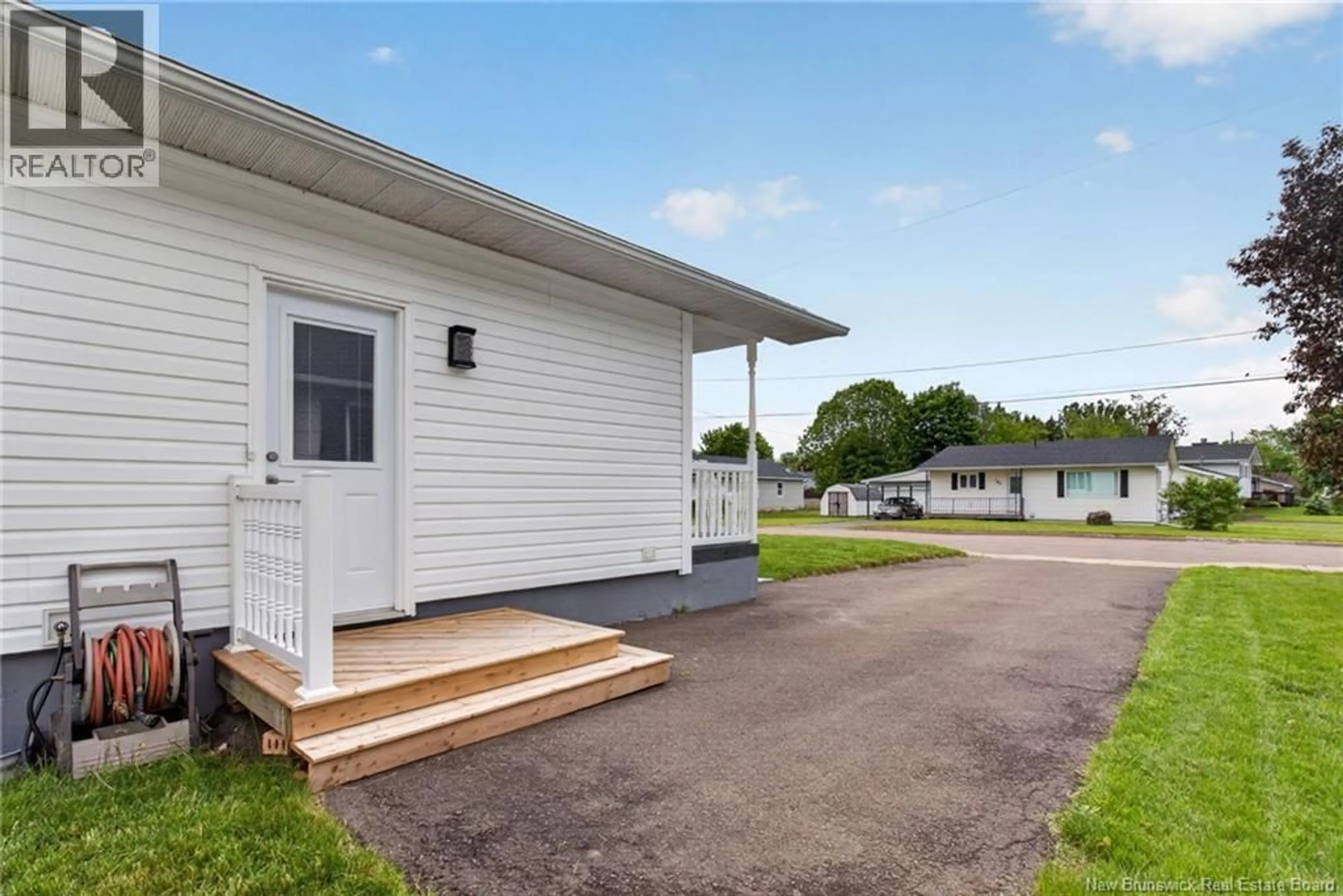 Unknown for 177 GASPE, Dieppe New Brunswick E1A1W4