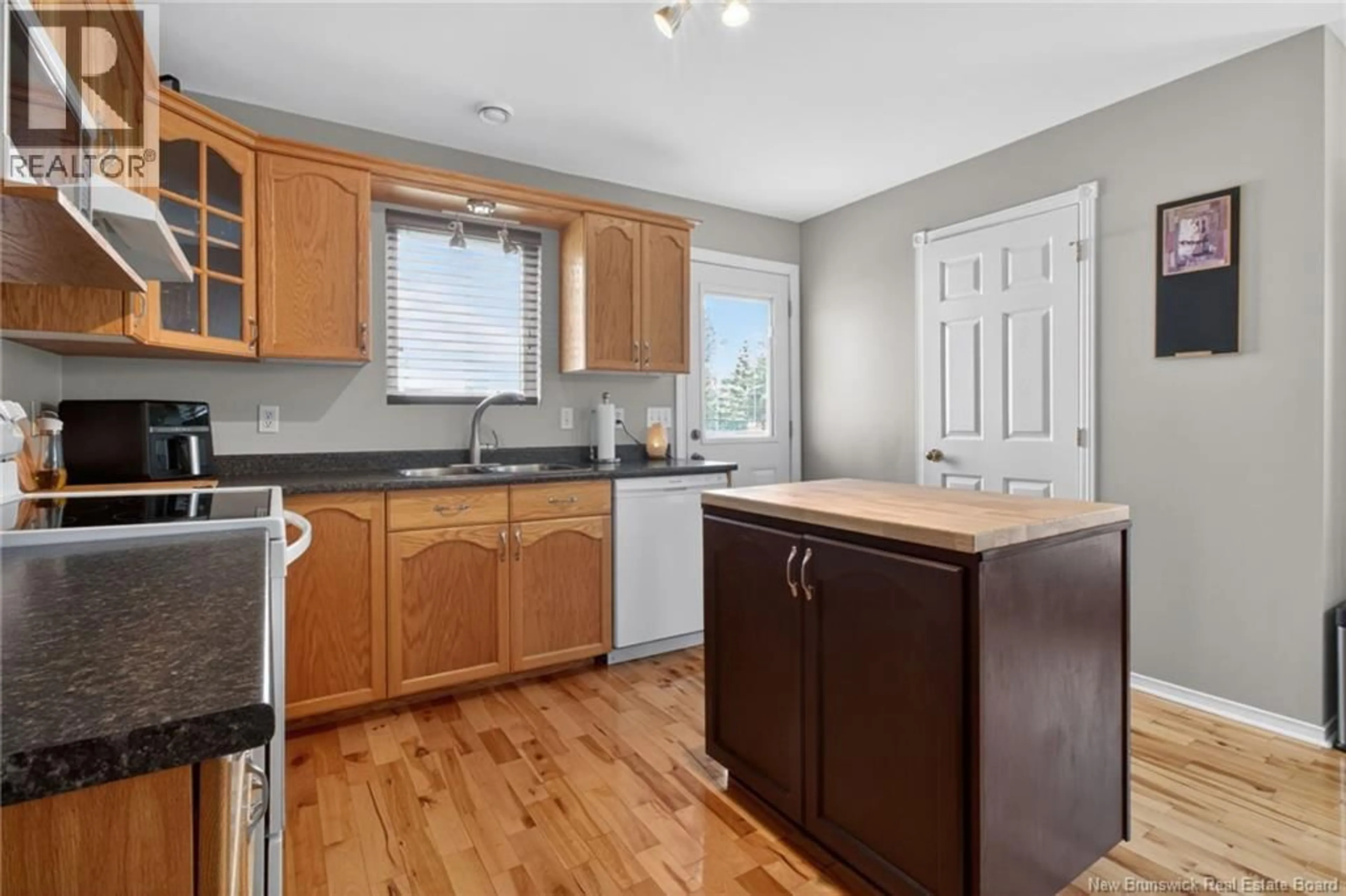 Standard kitchen, wood/laminate floor for 53 MARTINDALE, Moncton New Brunswick E1G2J3