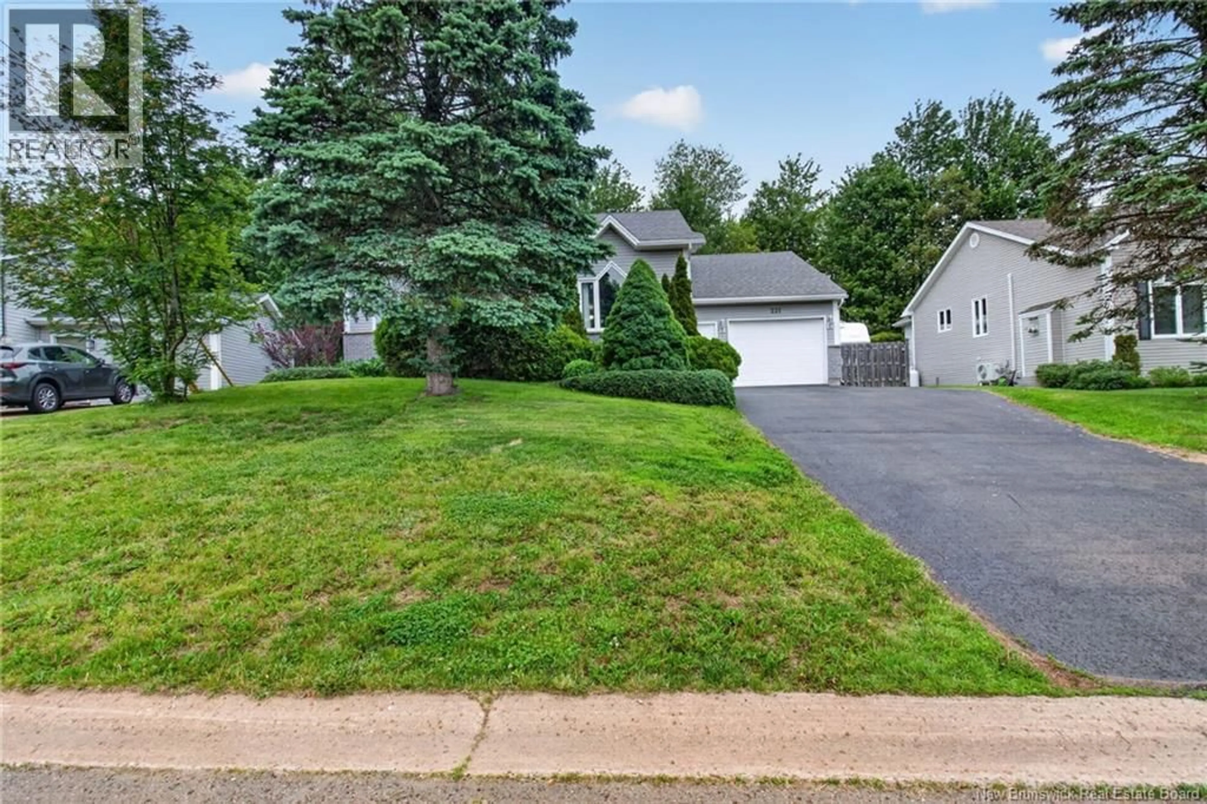 A pic from outside/outdoor area/front of a property/back of a property/a pic from drone, street for 221 MANON STREET, Dieppe New Brunswick E1A6W1