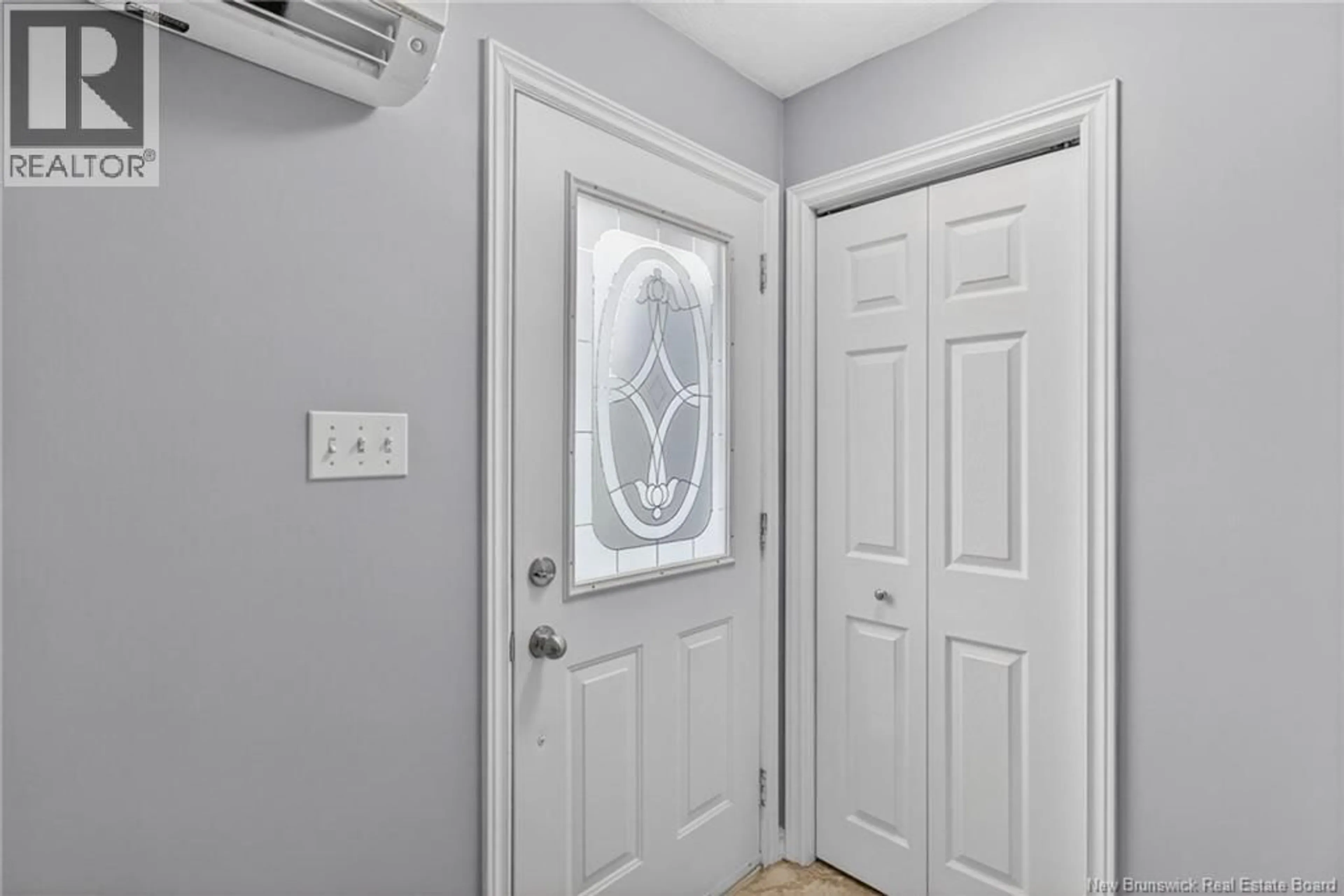 Indoor entryway for 221 MANON STREET, Dieppe New Brunswick E1A6W1