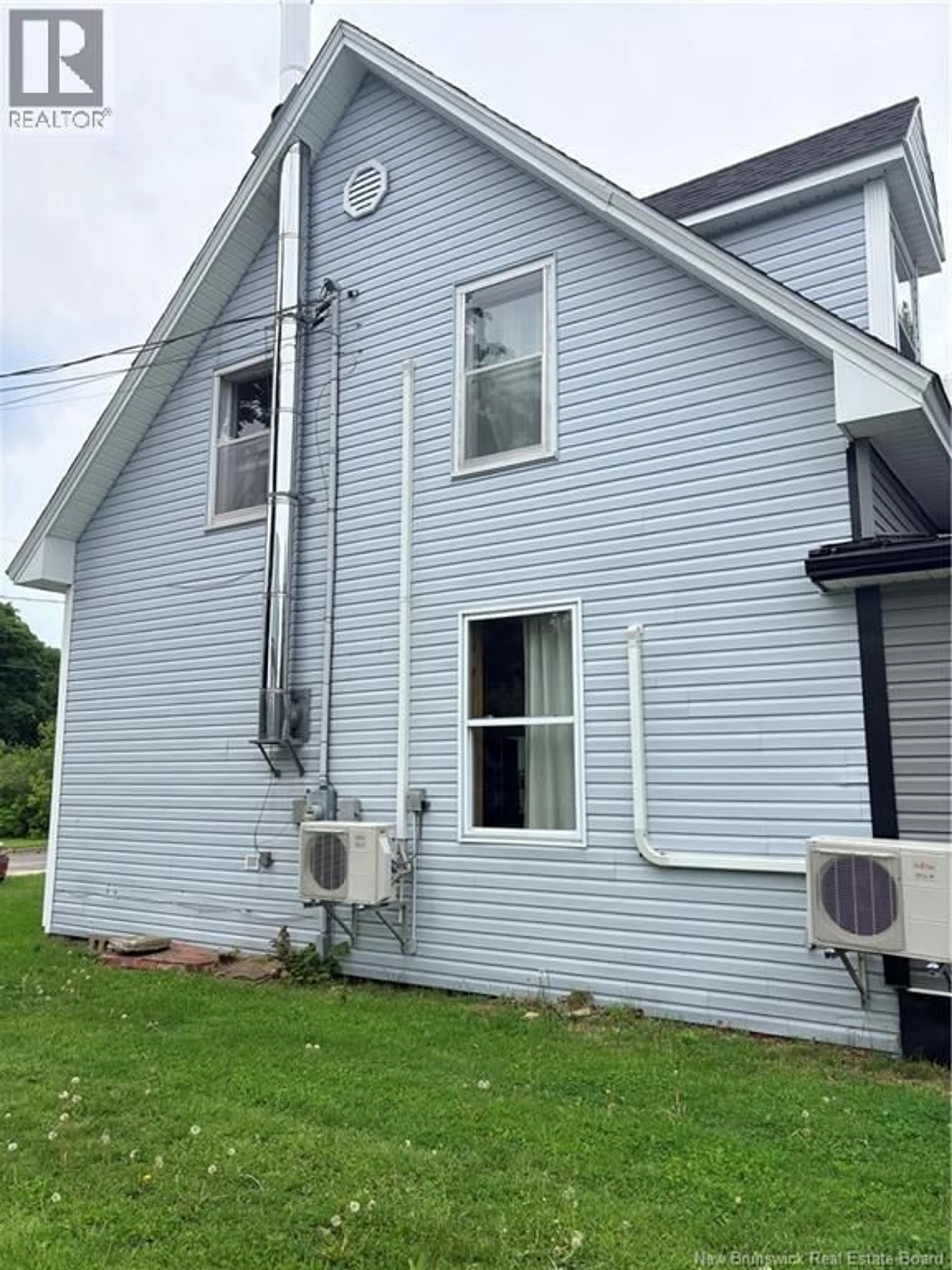 Home with vinyl exterior material, building for 16 CUNARD STREET, Richibucto New Brunswick E4W3Z1