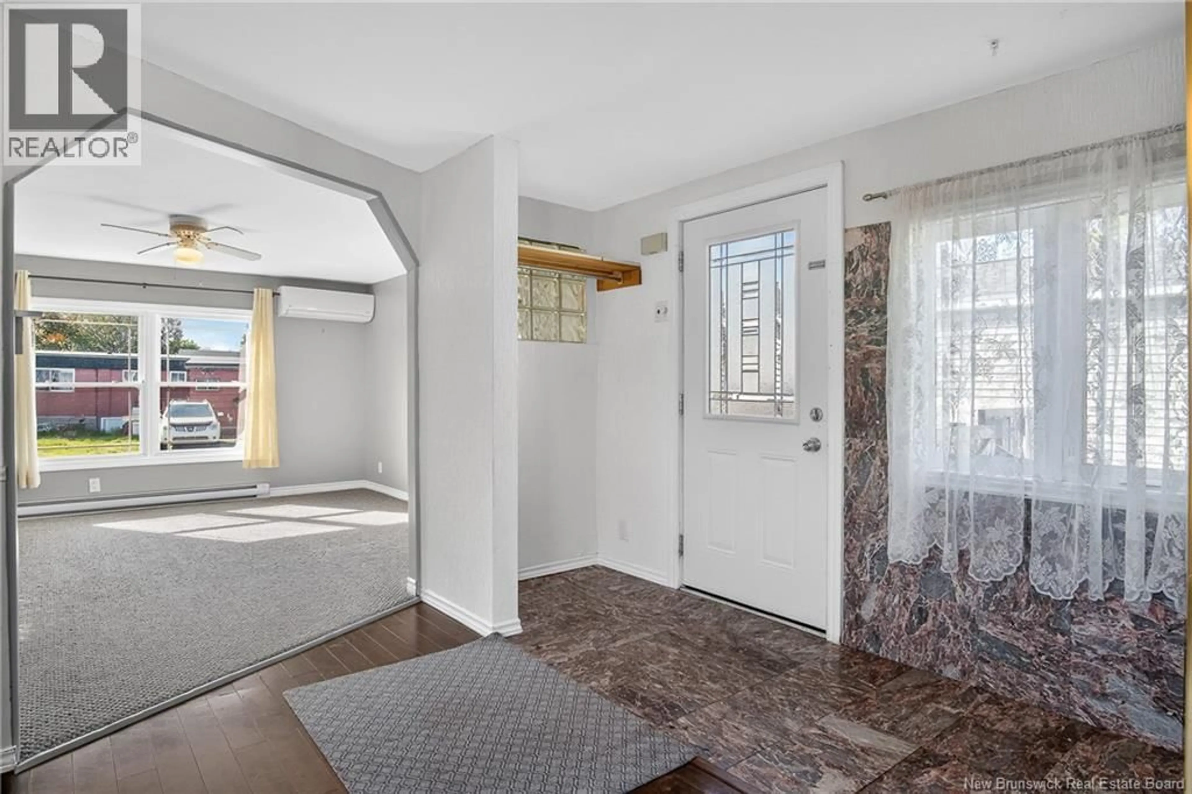 Indoor entryway for 32 VIOLET STREET, Saint John New Brunswick E2M5M3