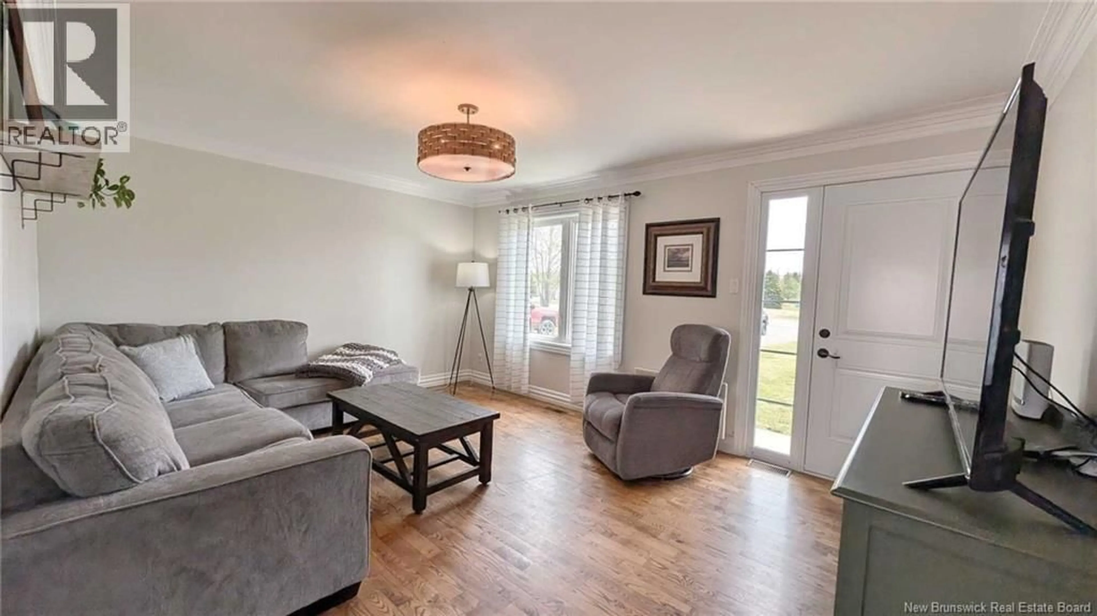 Living room with furniture, wood/laminate floor for 4325 BOULEVARD DES FONDATEURS BOULEVARD, Saint-Isidore New Brunswick E8M1G9