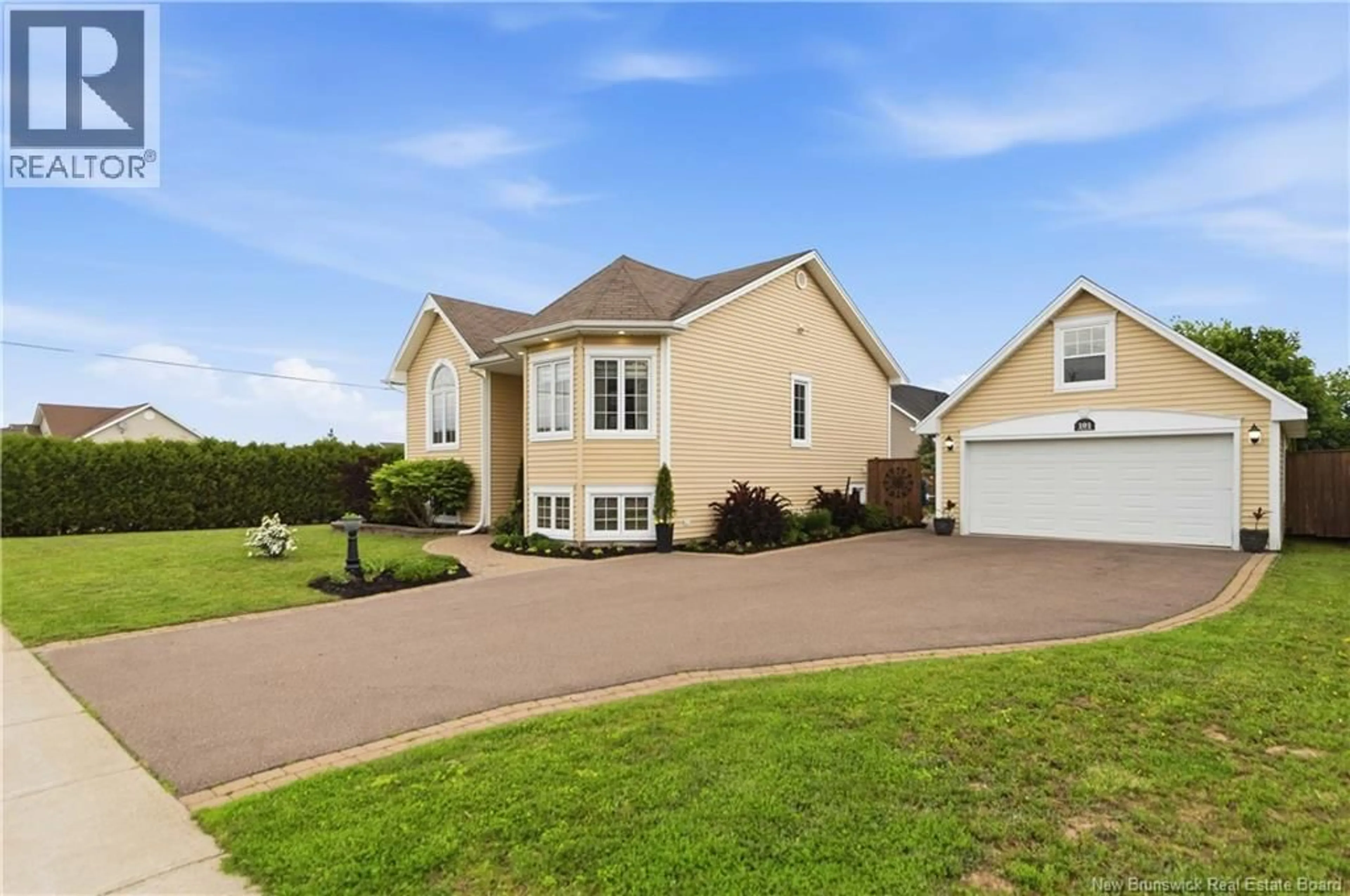 Home with vinyl exterior material, unknown for 101 CHATEAU DRIVE, Moncton New Brunswick E1G0K8
