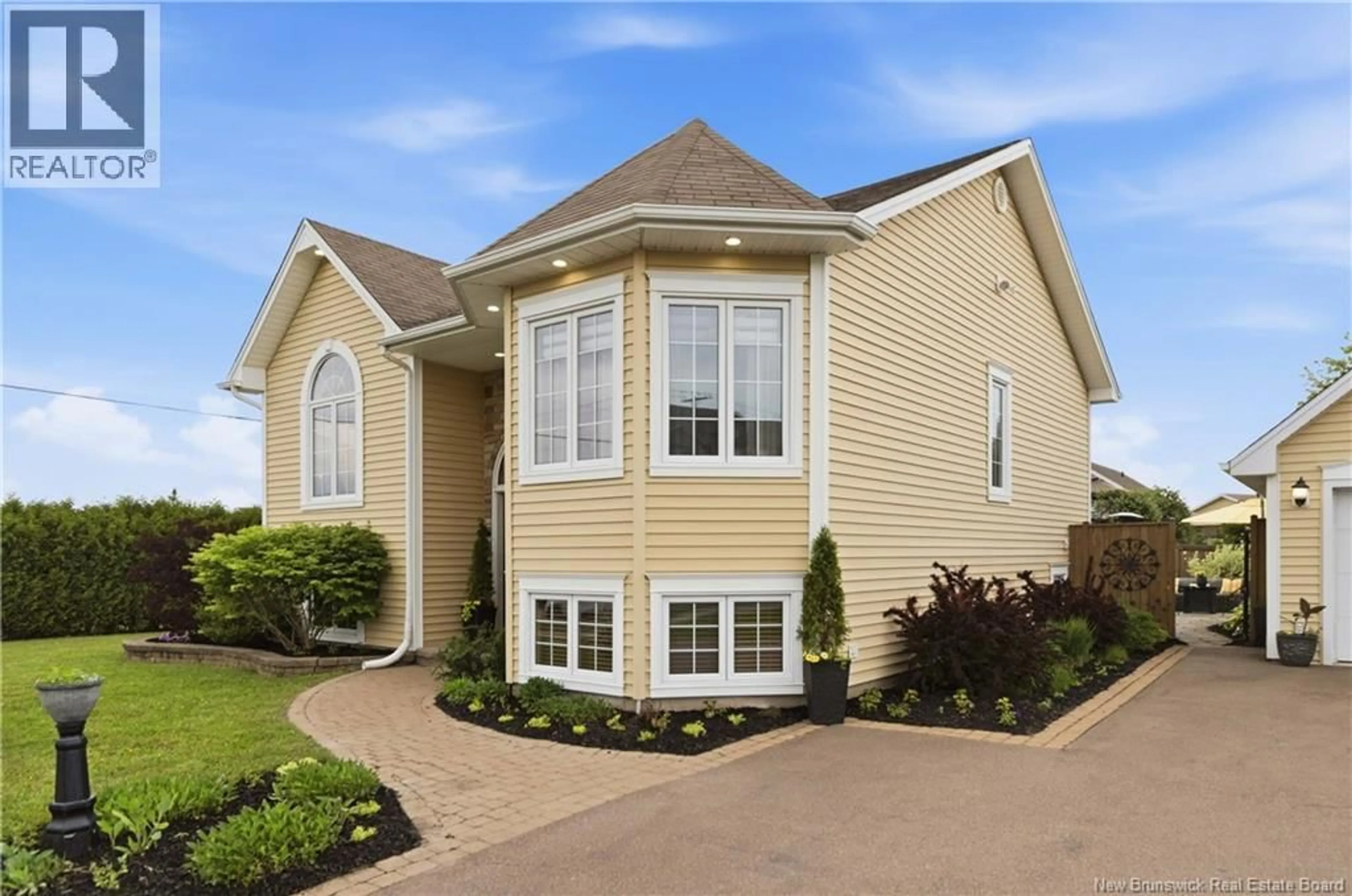 Home with vinyl exterior material, unknown for 101 CHATEAU DRIVE, Moncton New Brunswick E1G0K8