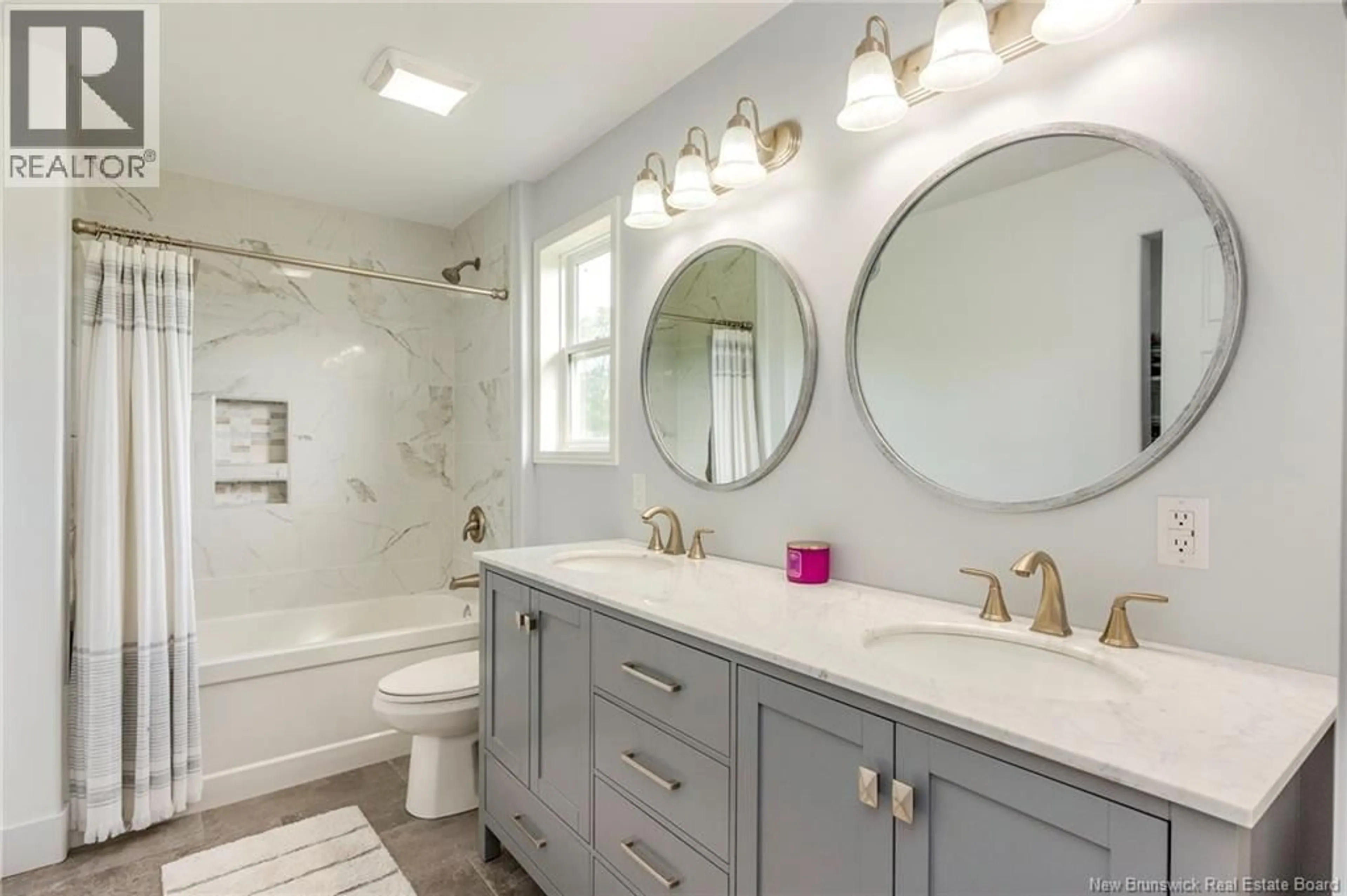 Contemporary bathroom, ceramic/tile floor for 50 HERITAGE LANE, Bloomfield New Brunswick E5N4X3