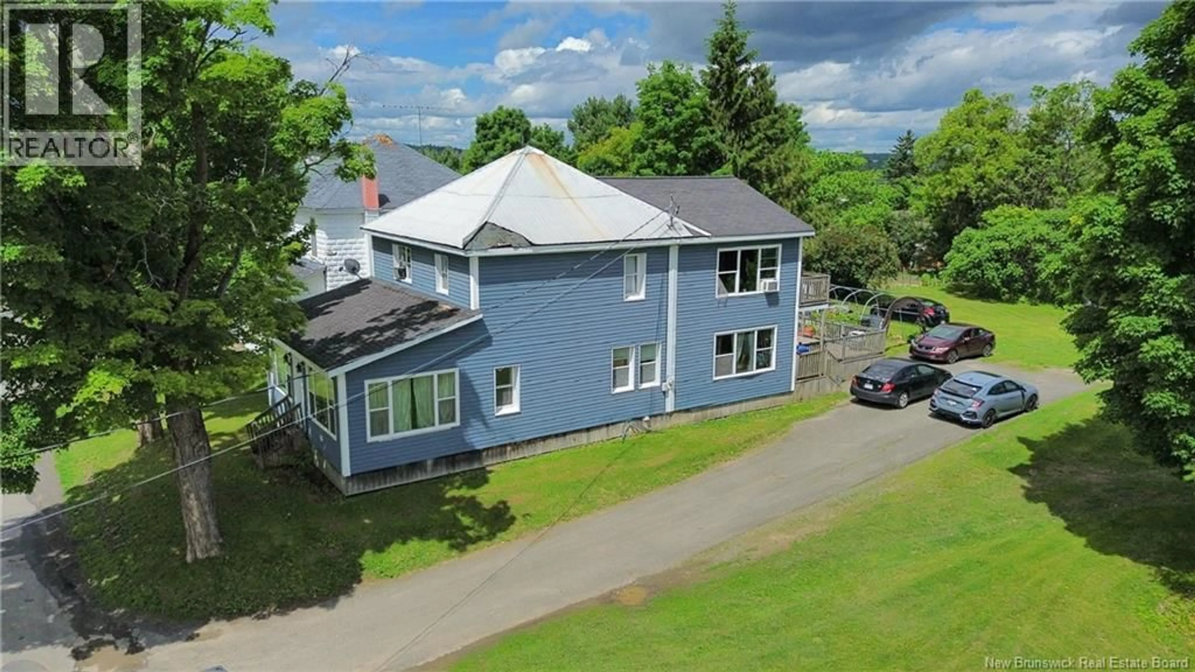 A pic from outside/outdoor area/front of a property/back of a property/a pic from drone, building for 33 HILLCREST AVENUE, Hartland New Brunswick E7P1M7