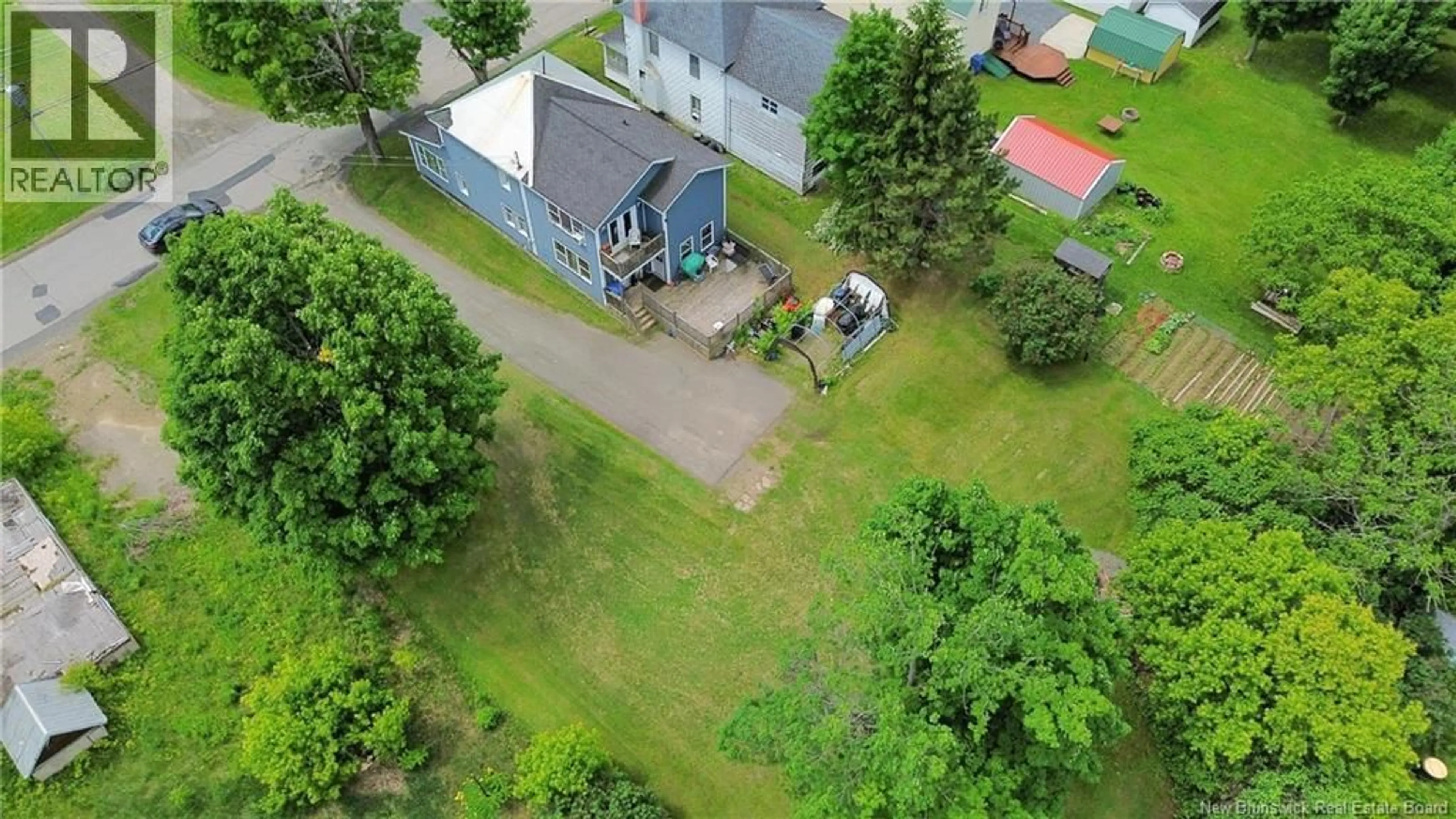 A pic from outside/outdoor area/front of a property/back of a property/a pic from drone, street for 33 HILLCREST AVENUE, Hartland New Brunswick E7P1M7