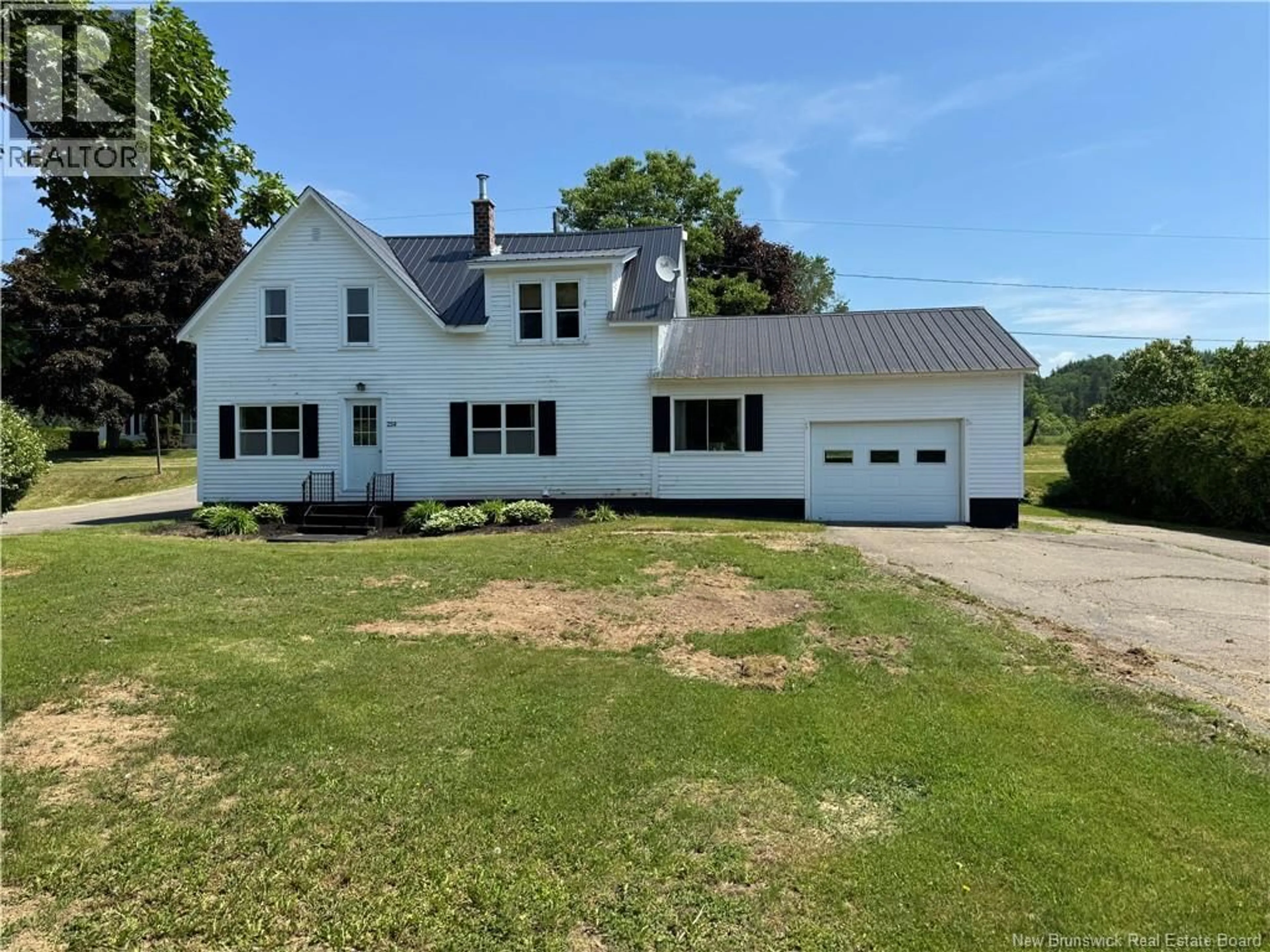A pic from outside/outdoor area/front of a property/back of a property/a pic from drone, unknown for 250 MAIN ST, Bath New Brunswick E7J1E9