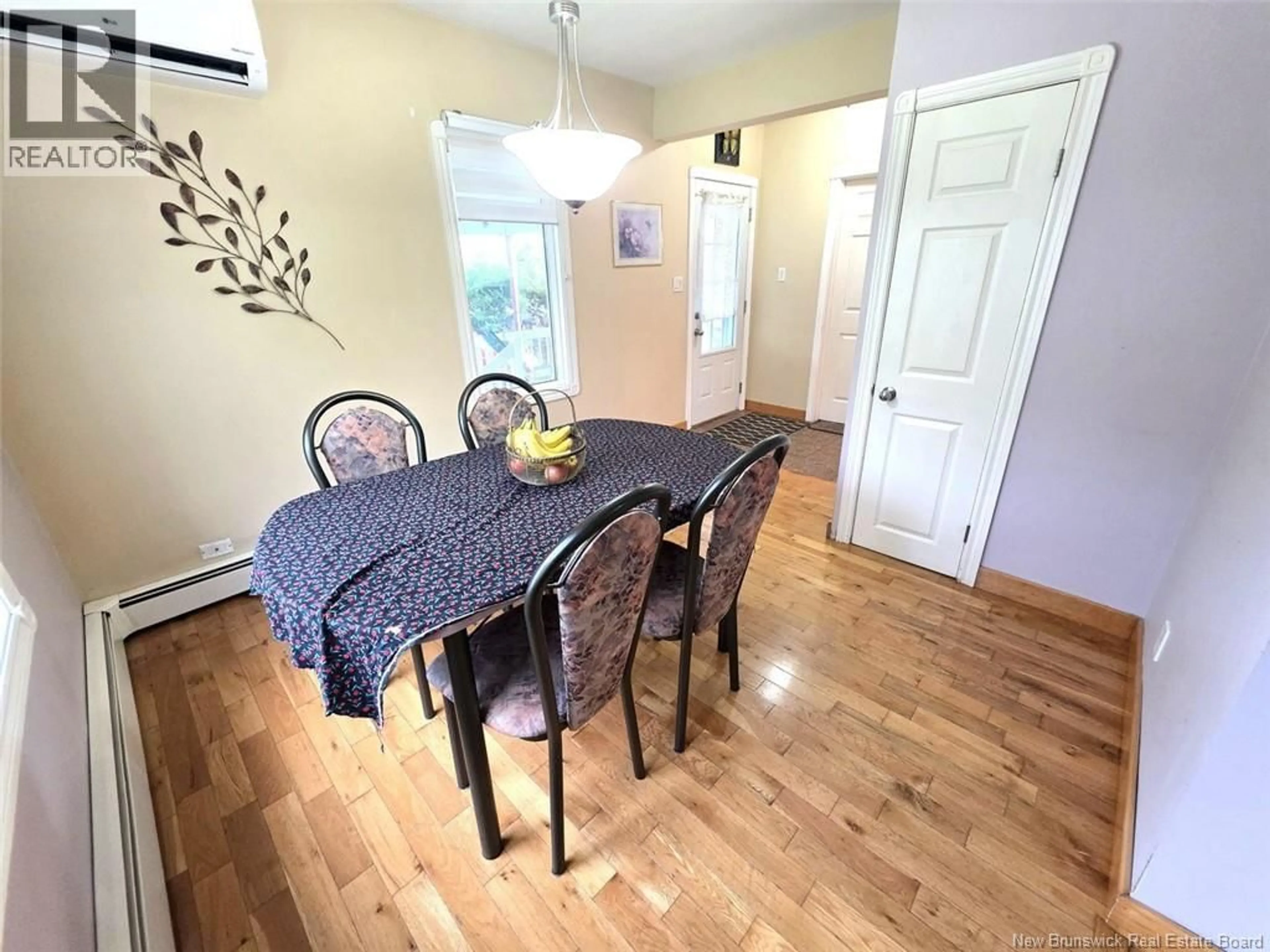 Dining room, wood/laminate floor for 542 SAINT-FRANCOIS STREET, Edmundston New Brunswick E3V1G8