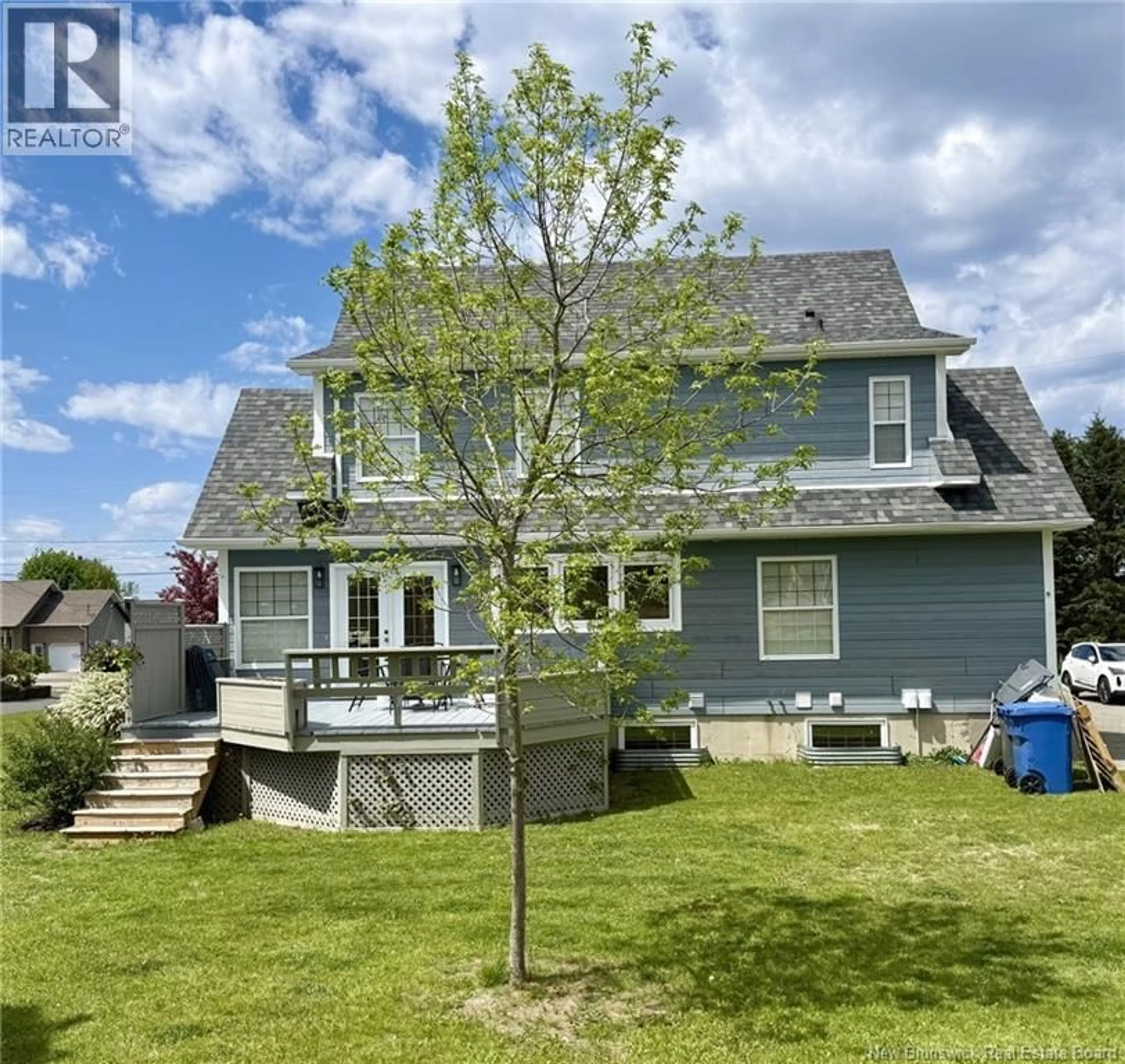 A pic from outside/outdoor area/front of a property/back of a property/a pic from drone, unknown for 256 RUE FOULEM, Caraquet New Brunswick E1W1A4