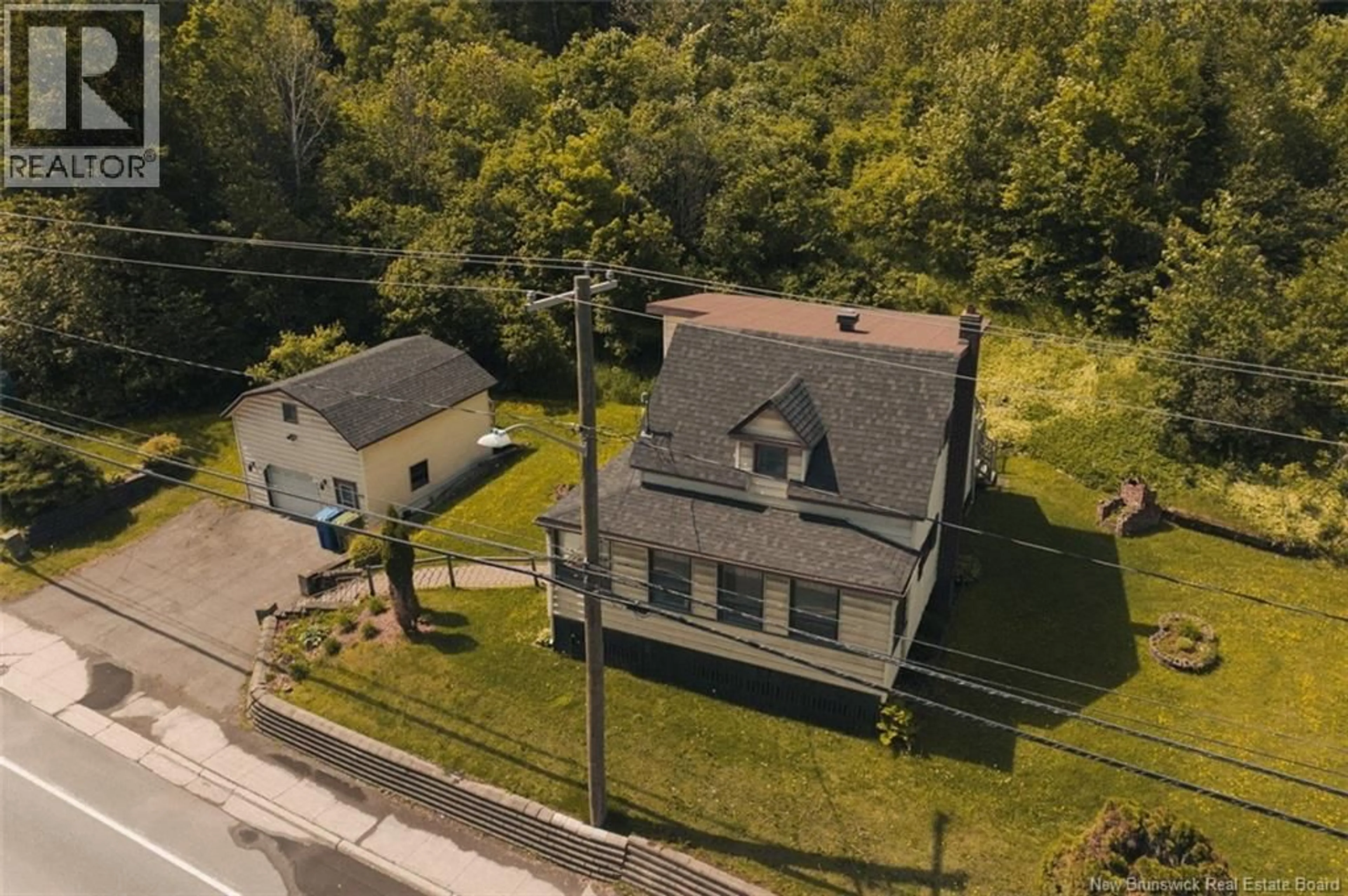 A pic from outside/outdoor area/front of a property/back of a property/a pic from drone, building for 460 CANADA ROAD, Edmundston New Brunswick E3V1W4