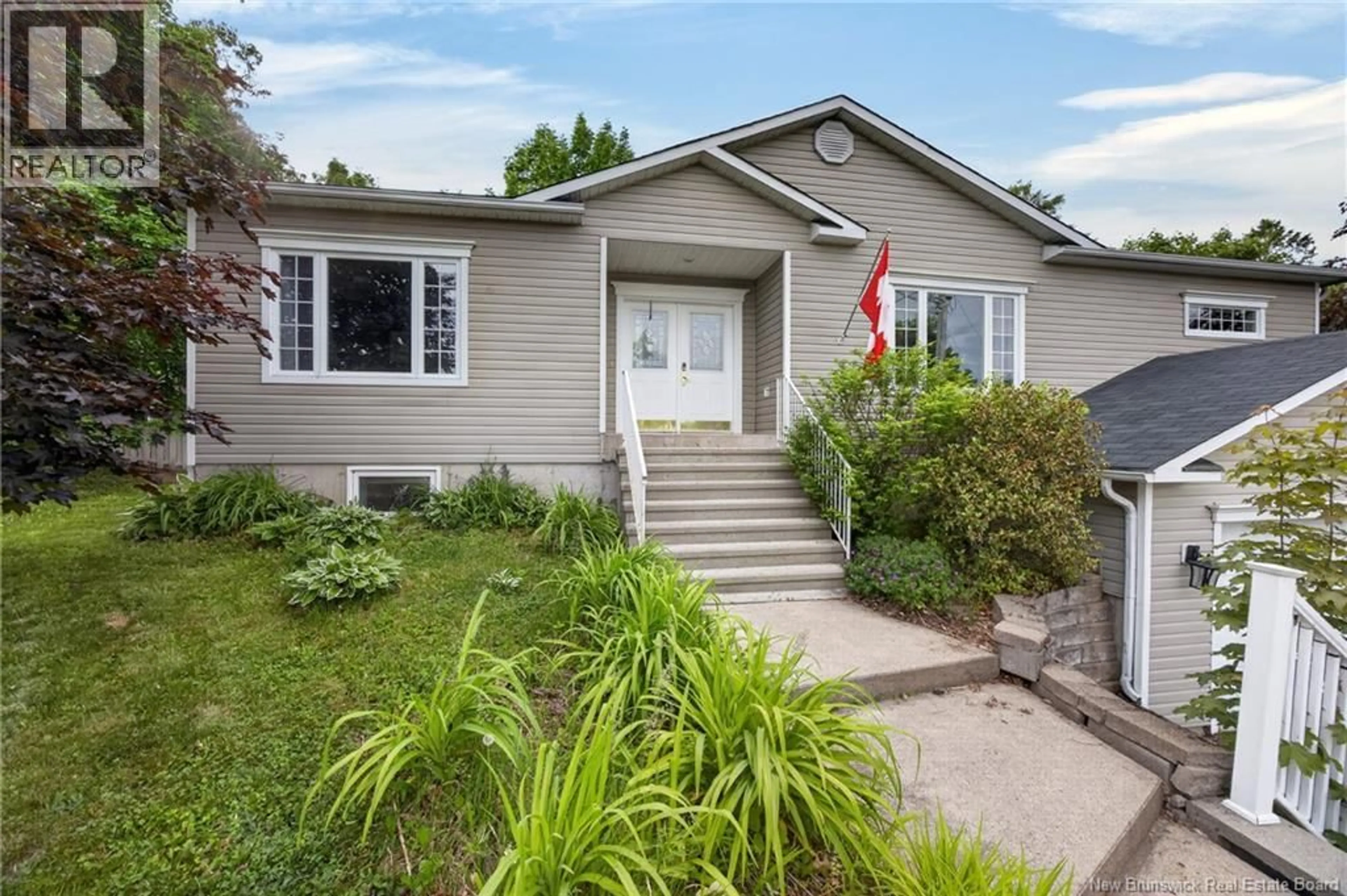 Home with vinyl exterior material, street for 91 MACLEAN COURT, Fredericton New Brunswick E3G9Y1