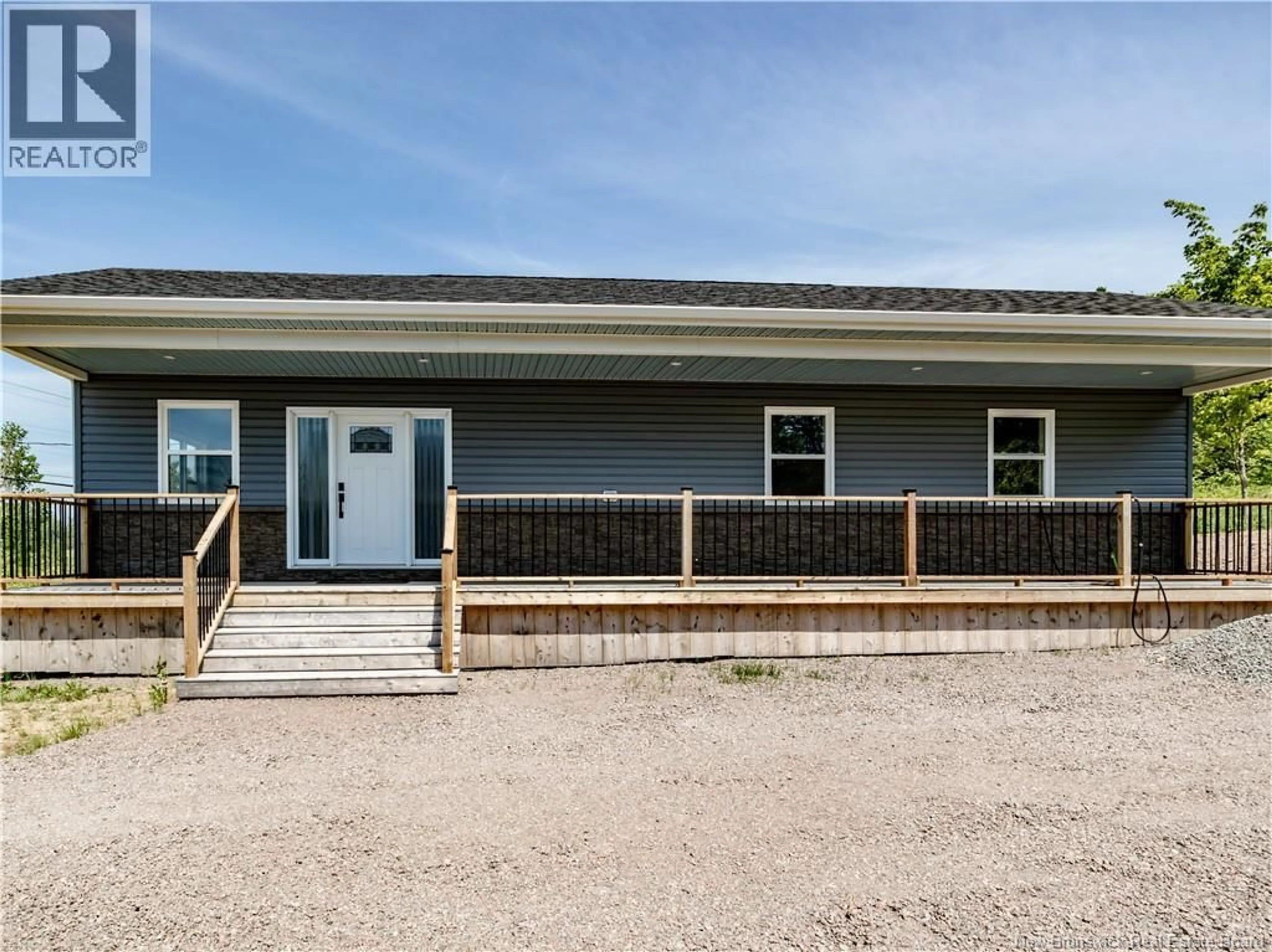 Home with vinyl exterior material, building for 1141 ROYAL, Memramcook New Brunswick E4K1Y2