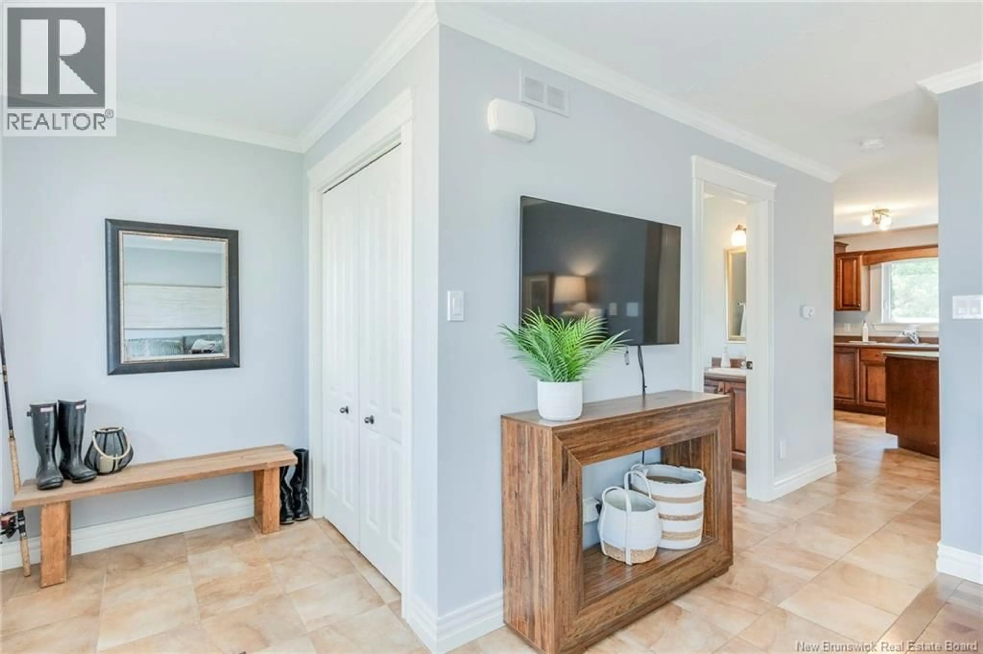 Indoor entryway for 21 NAPLES, Moncton New Brunswick E1C0T4
