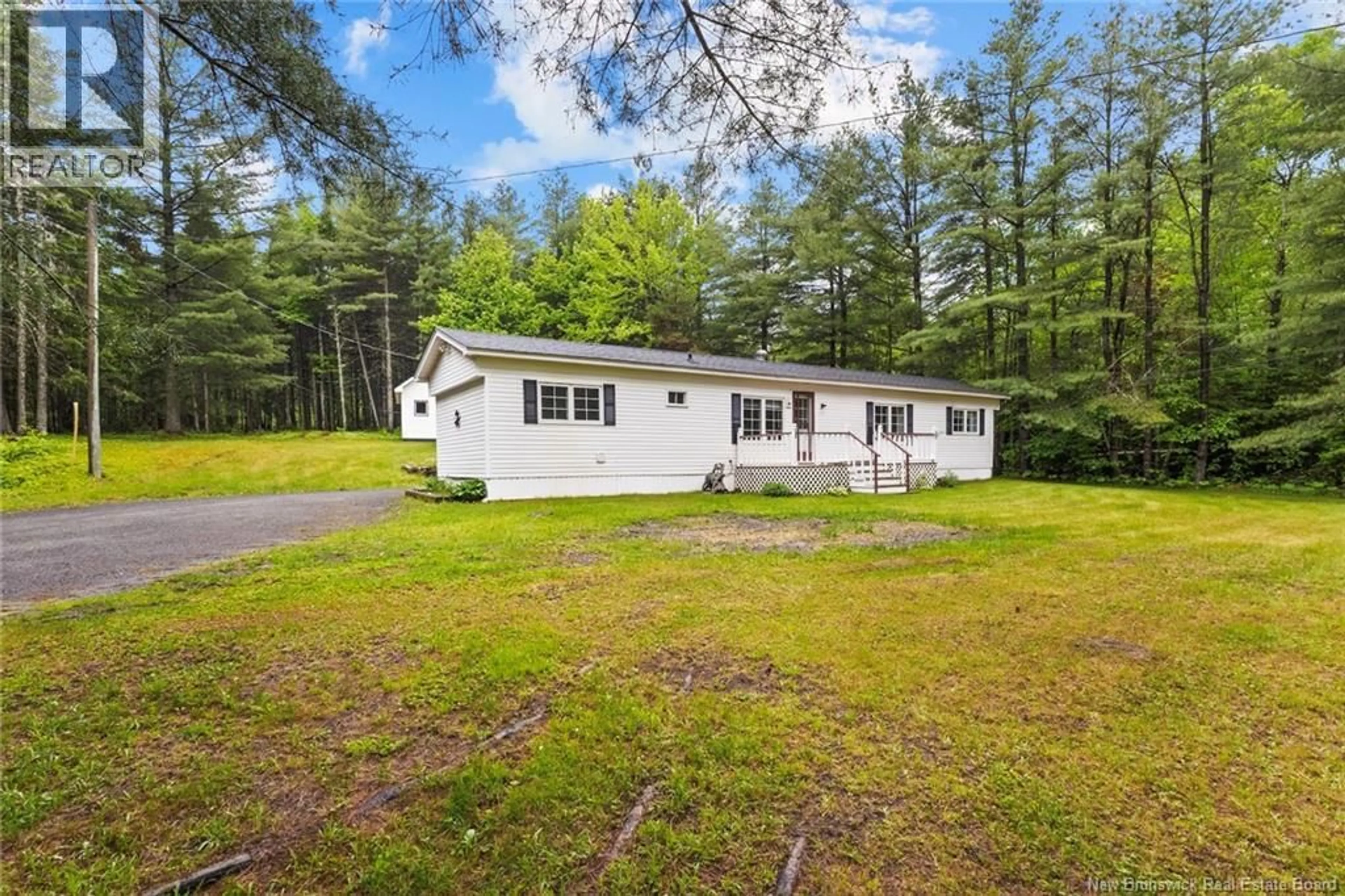 Home with vinyl exterior material, unknown for 99 LAKE DRIVE, Minto New Brunswick E4B2M7