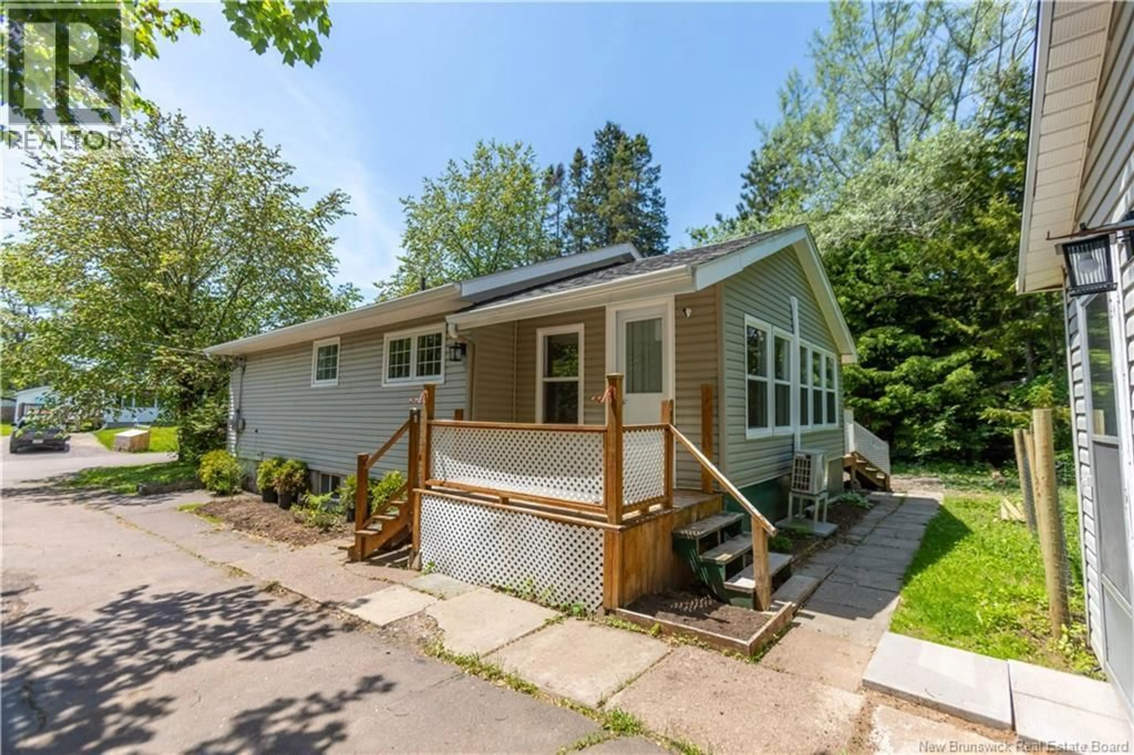 Home with vinyl exterior material, street for 21 PLEASANT STREET, Sackville New Brunswick E4L4E7