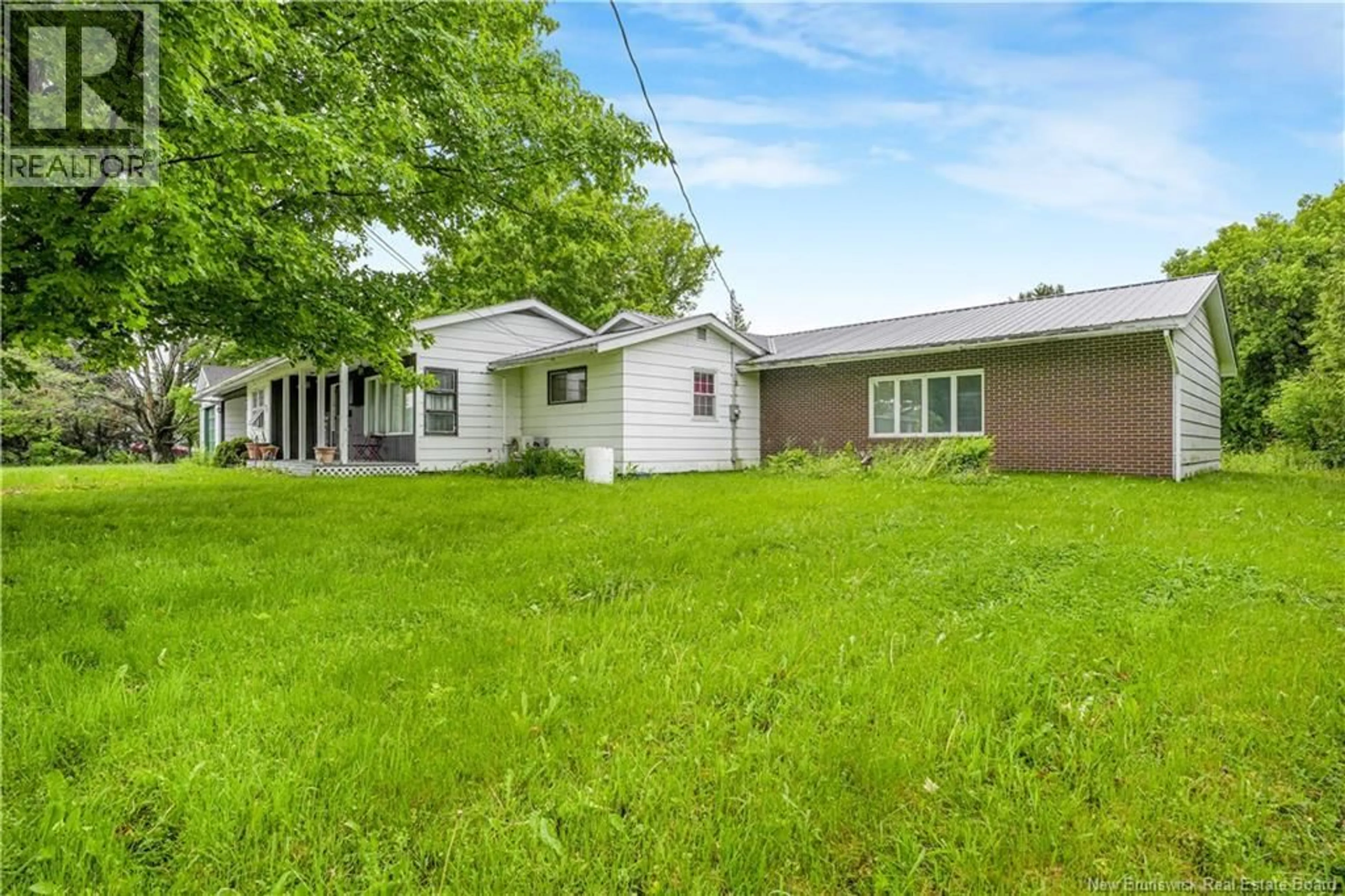 A pic from outside/outdoor area/front of a property/back of a property/a pic from drone, street for 140 WENTWORTH STREET, Woodstock New Brunswick E7M2Z7