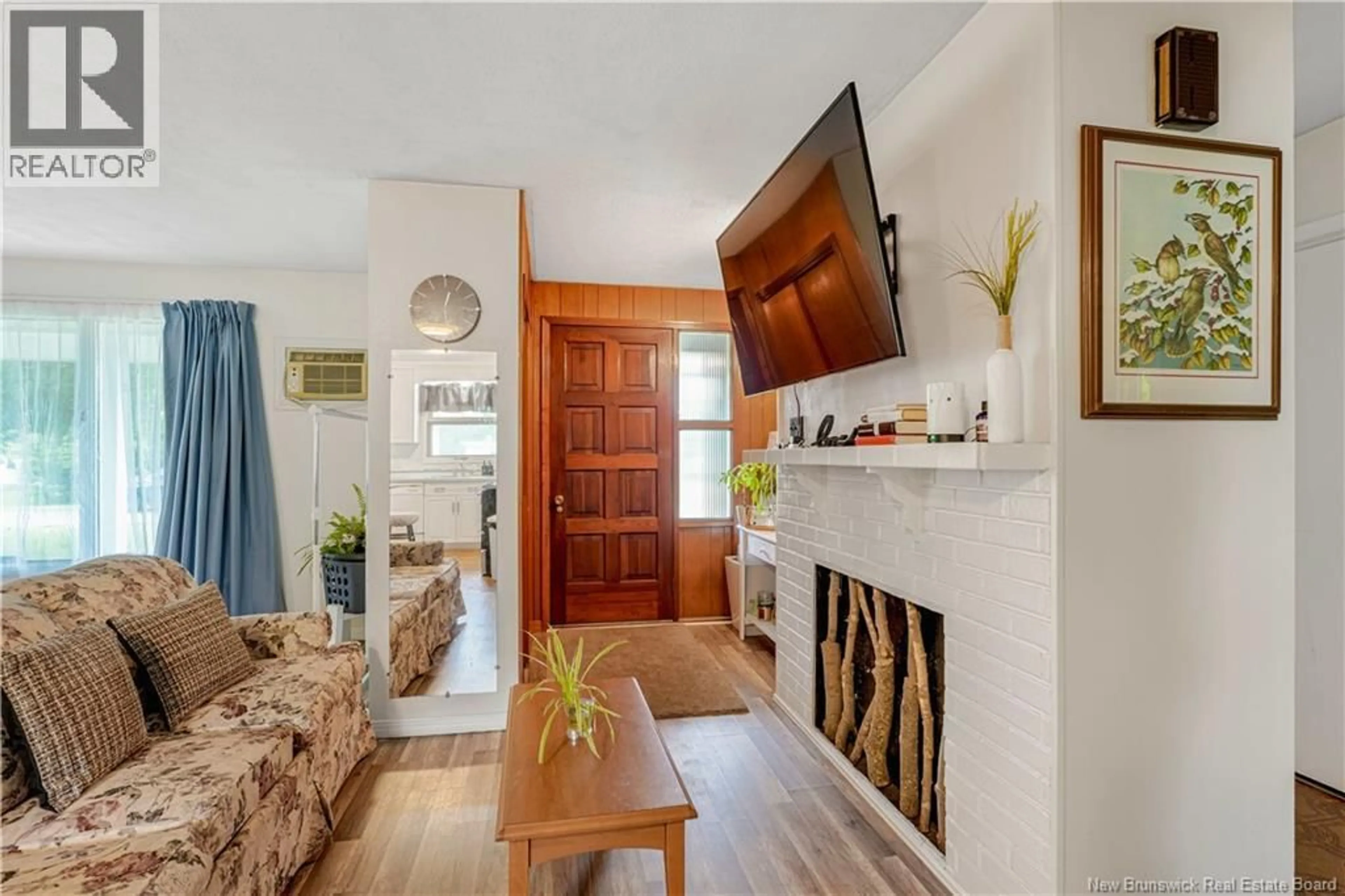 Living room with furniture, wood/laminate floor for 140 WENTWORTH STREET, Woodstock New Brunswick E7M2Z7