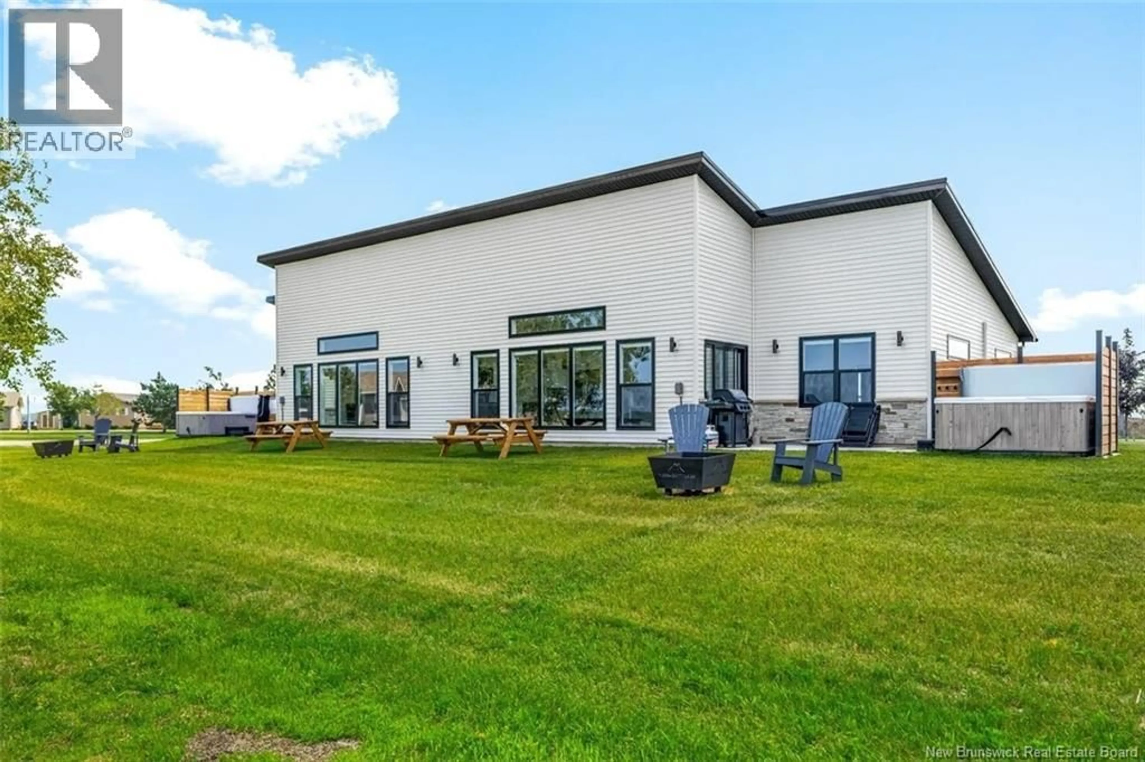 A pic from outside/outdoor area/front of a property/back of a property/a pic from drone, building for 97-99 YORK, Richibucto New Brunswick E4W4K2